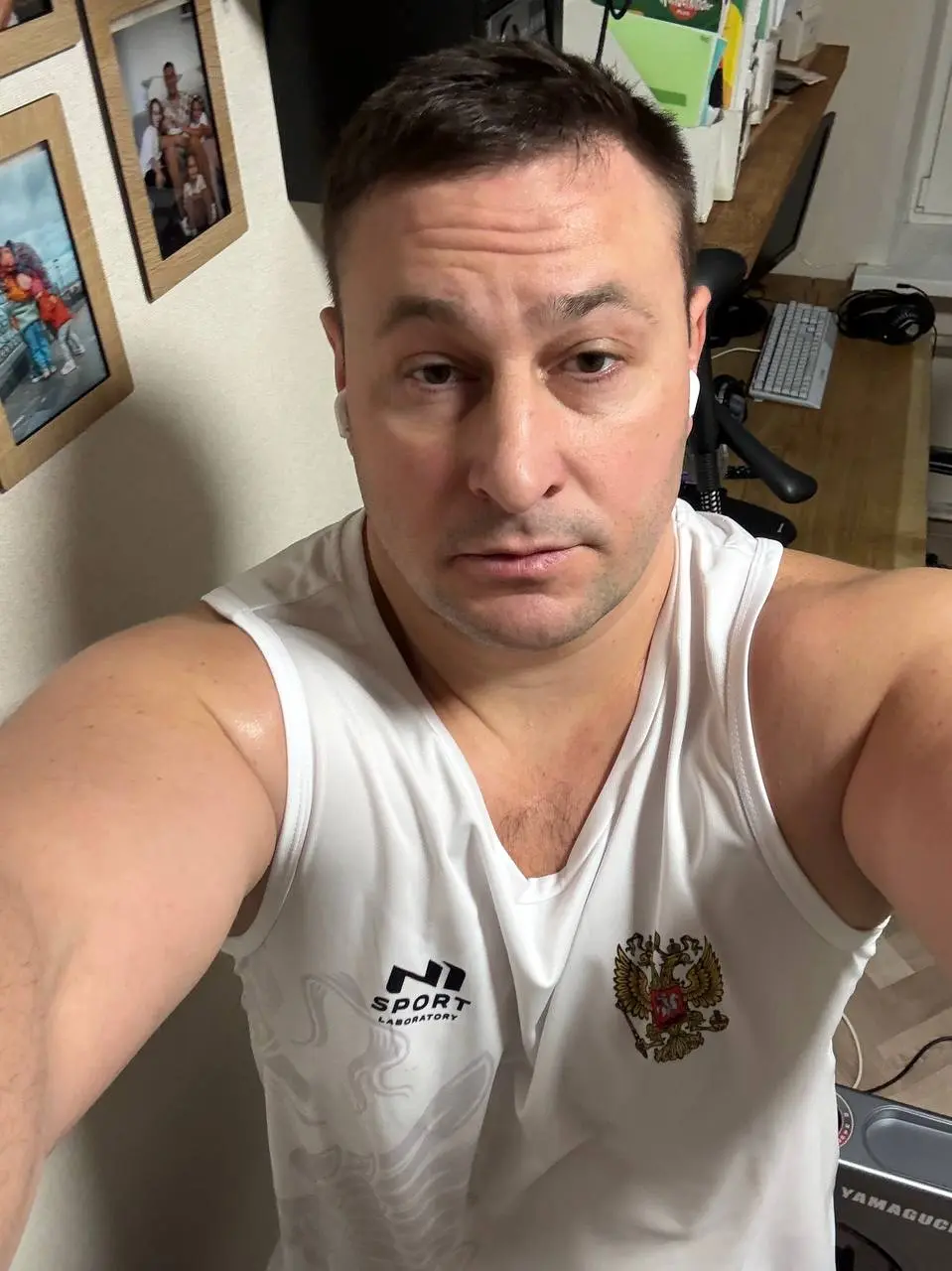 Ужас 😩, всего лишь одна сломанная ночь (с 31-го на 1-е) и весь режим на дне, плюс немного пережора 🫢.
Сегодня бассейн работать начинает, но перед ним я бахну от души, капец, я залился оливьешкой 😂 | Сетка — социальная сеть от hh.ru
