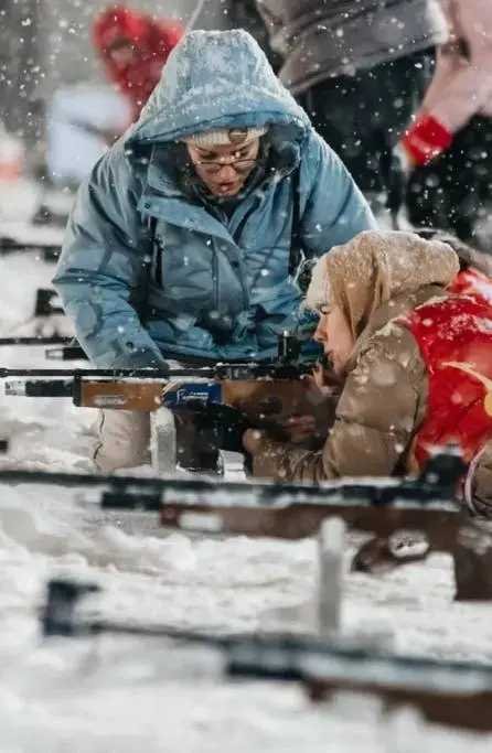 🎿Бесплатная лыжно-биатлонная трасса заработала в Лужниках
Будни: с 7:30 до 21:30
Выходные: с 9:00 до 21:30
Длина трассы – 3 000 метров, а вместимость – до 140 человек | Сетка — социальная сеть от hh.ru