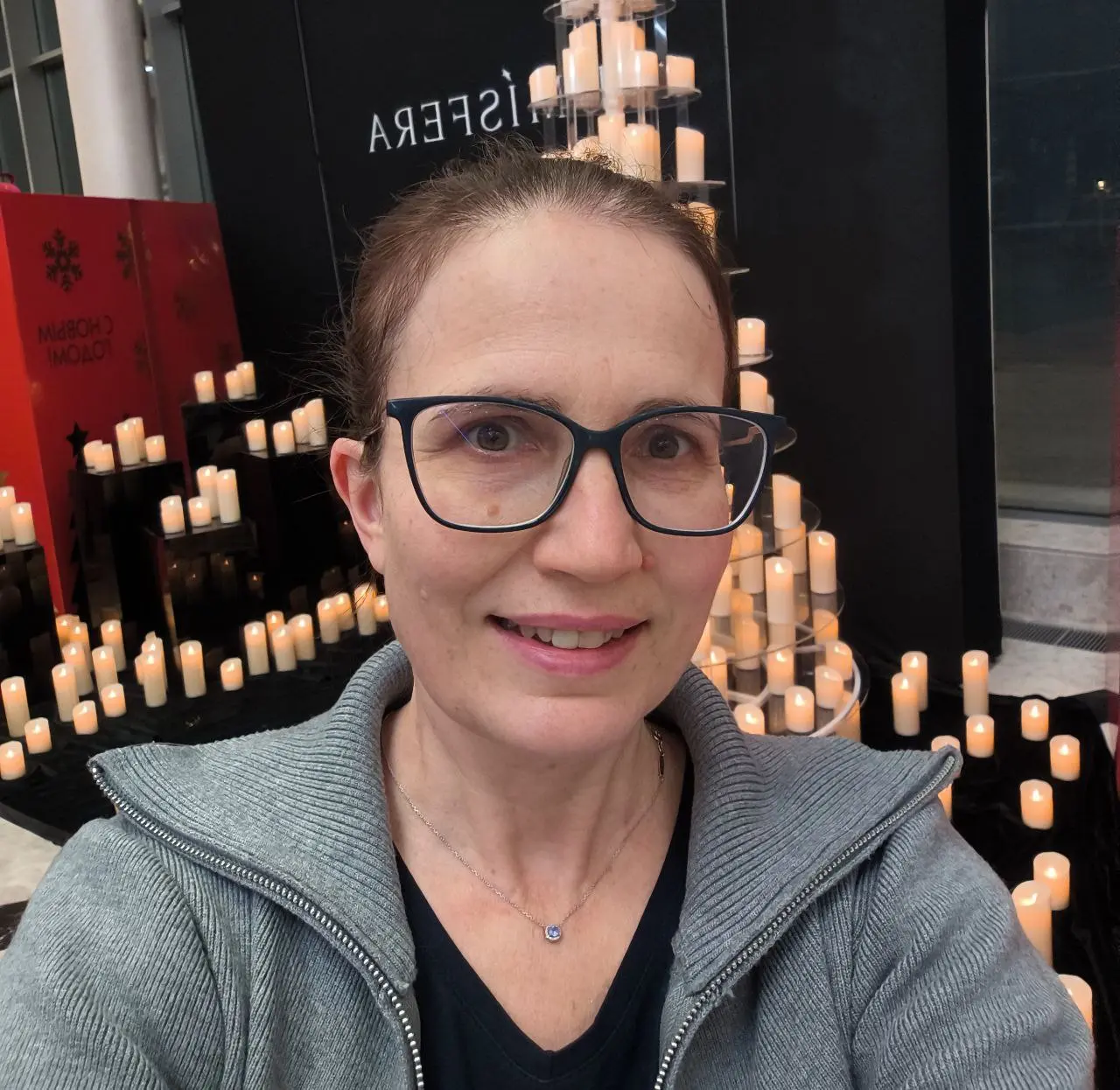 Про концерт от проекта Люмисфера:
Это полноценная шоу-программа с участием симфонического оркестра, вокалистов и даже зрителей, проходящие в окружении свечей | Сетка — социальная сеть от hh.ru