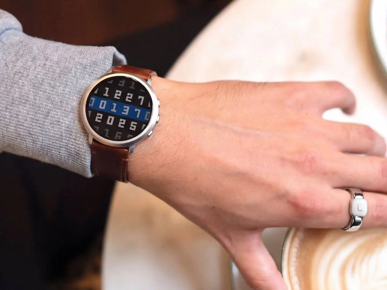 Pebble Round 2
Корпус: Толщина корпуса составляет всего 7.5 мм, а вес — 28 грамм. На данный момент это одни из самых легких и тонких смарт-часов на рынке | Сетка — социальная сеть от hh.ru