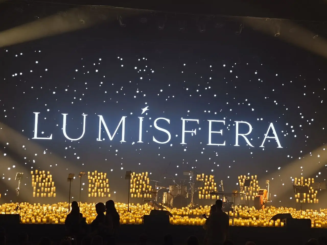 Каждый раз, когда пишут про концерт , добавляют информацию о том, сколько будет свечей )))
В афише было указано 5000, на представлении сказали, что 3000, правда видимо где то посередине 👍
Было настоящ... | Сетка — социальная сеть от hh.ru