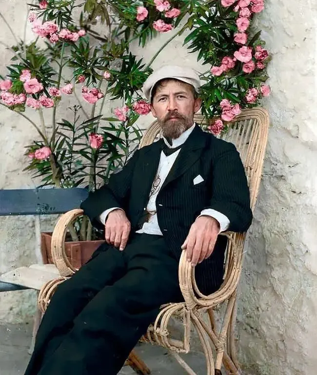 ✍️ Записки Антона Павловича Чexова. 23 февраля 1890 год.
Пaроход «Александр Невский», рaно утром.
Нa пароходe я первым долгом дал волю своeму таланту, т.е. лeг спать.
#интересно | Сетка — социальная сеть от hh.ru