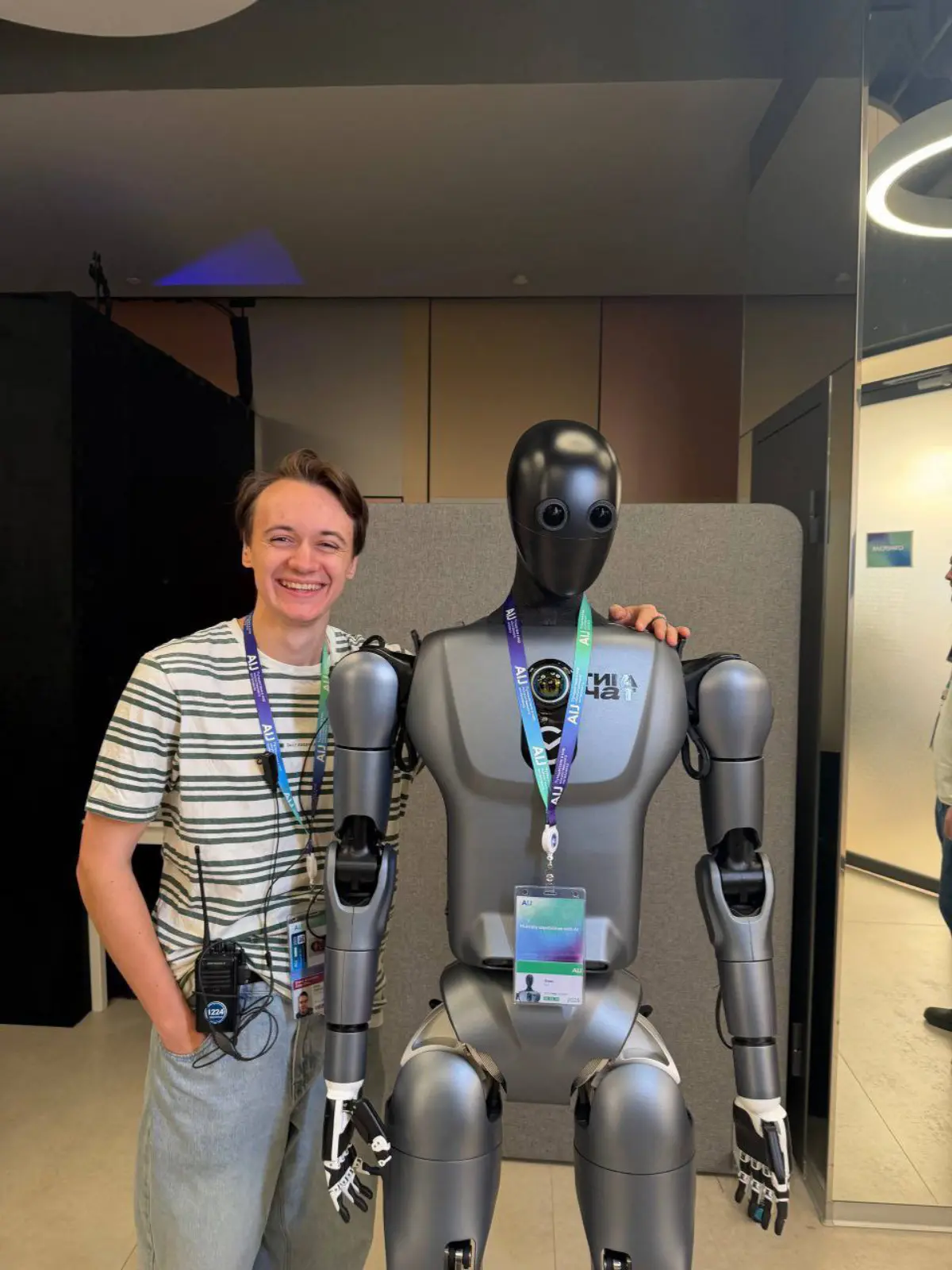 Наш первый антропоморфный робот Сбера | Сетка — социальная сеть от hh.ru