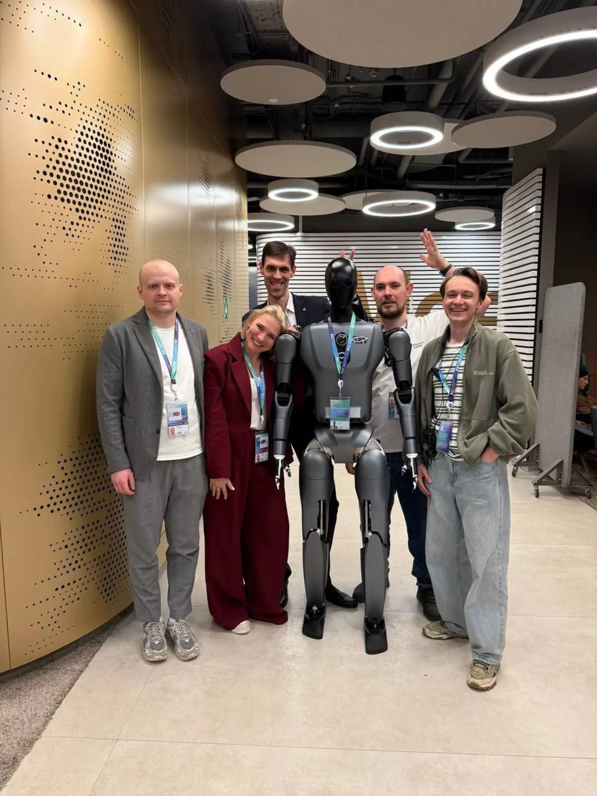 Наш первый антропоморфный робот Сбера | Сетка — социальная сеть от hh.ru