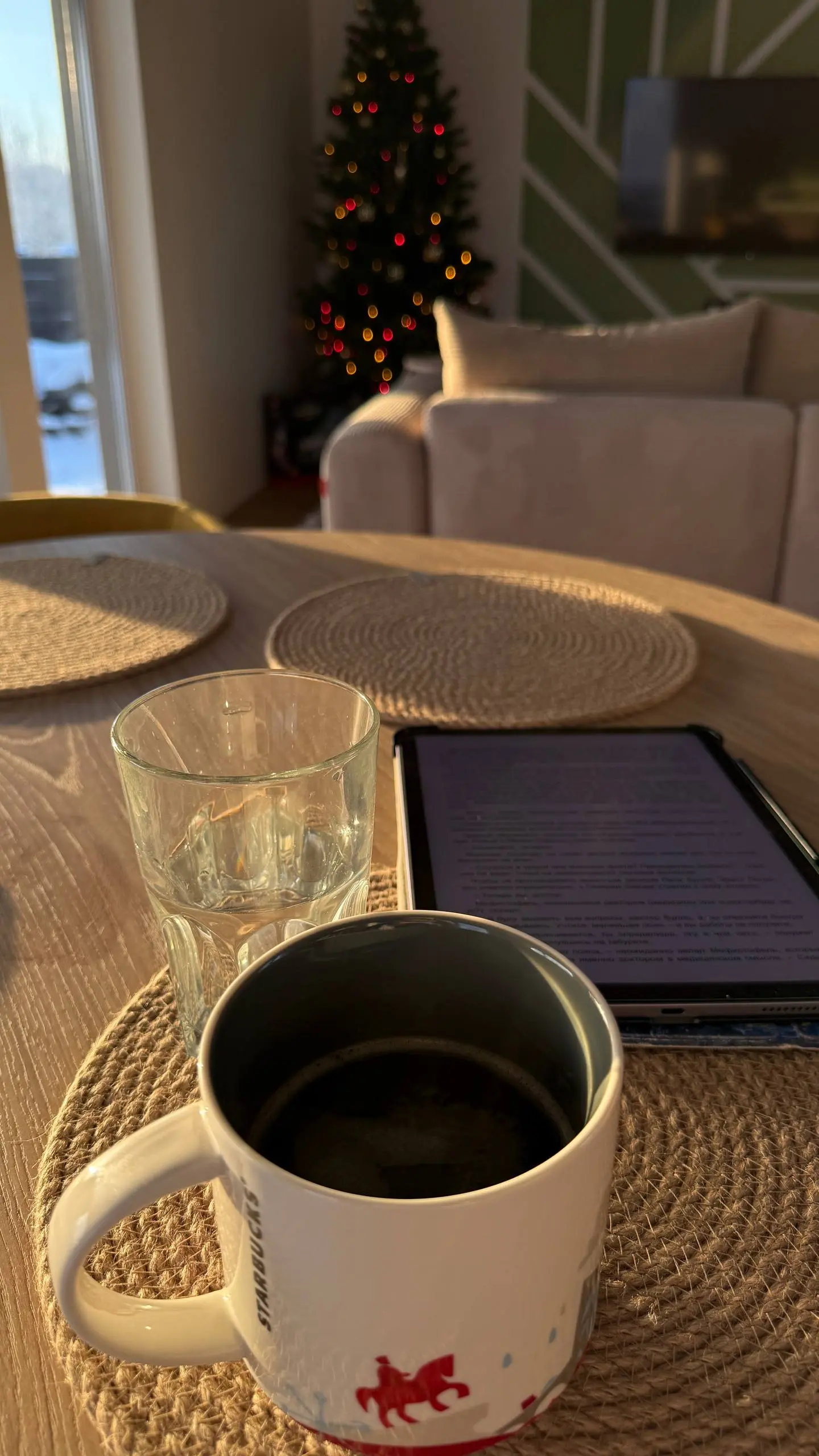 Люблю начало января ❄️❄️
Забот ноль: все подарки куплены и подарены, салаты ответственно съедены, визиты вежливости совершены.
До ближайших дел ещё как минимум несколько дней | Сетка — социальная сеть от hh.ru