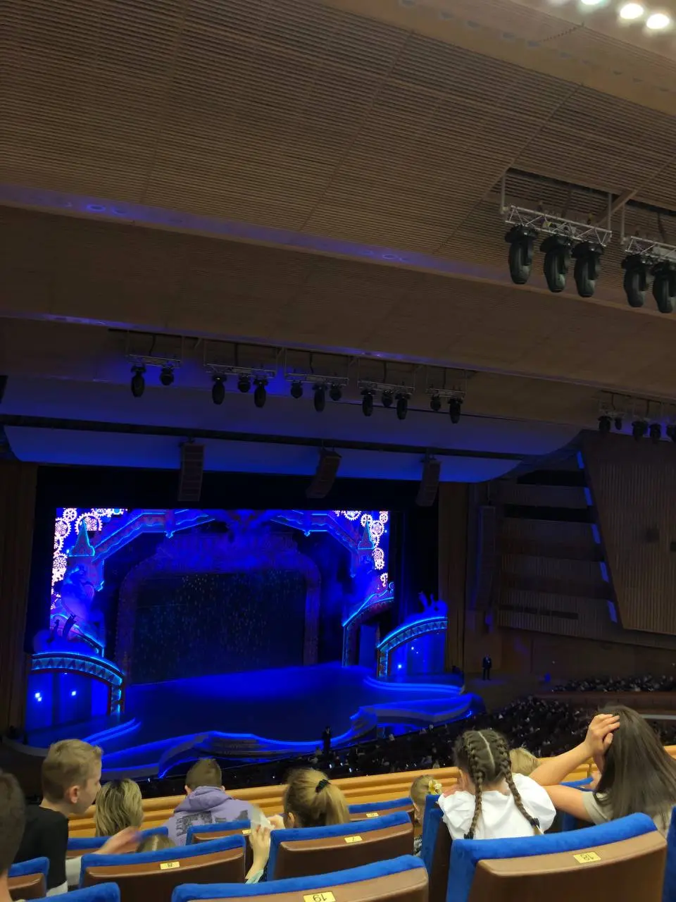 Новогодние гуляния никто не отменял🔥
Попала на ёлку в Московский кремль👌лет 30 там не была👏🔥 | Сетка — социальная сеть от hh.ru