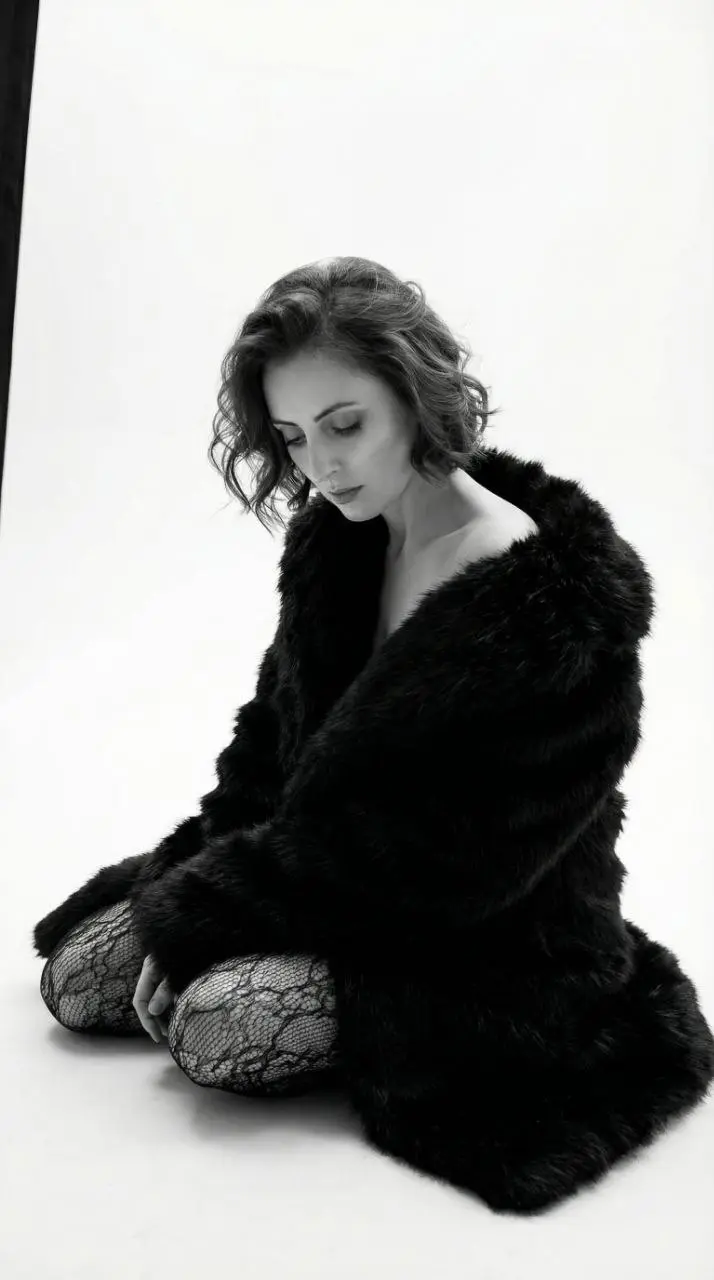 Как я работаю дальше
Я не расширяюсь.
Я углубляюсь.
Я не беру всех.
Я работаю с теми,
кто готов брать ответственность
и выстраивать систему, а не искать опору во мне | Сетка — социальная сеть от hh.ru