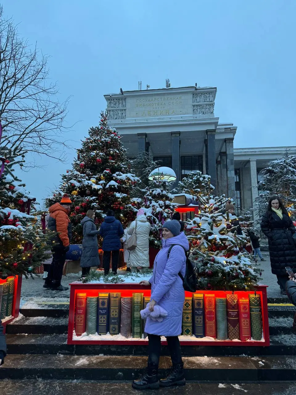 Новогодние гуляния🔥💃
Арбат и Новый и Старый🎄❤️🔥 очень красиво | Сетка — социальная сеть от hh.ru