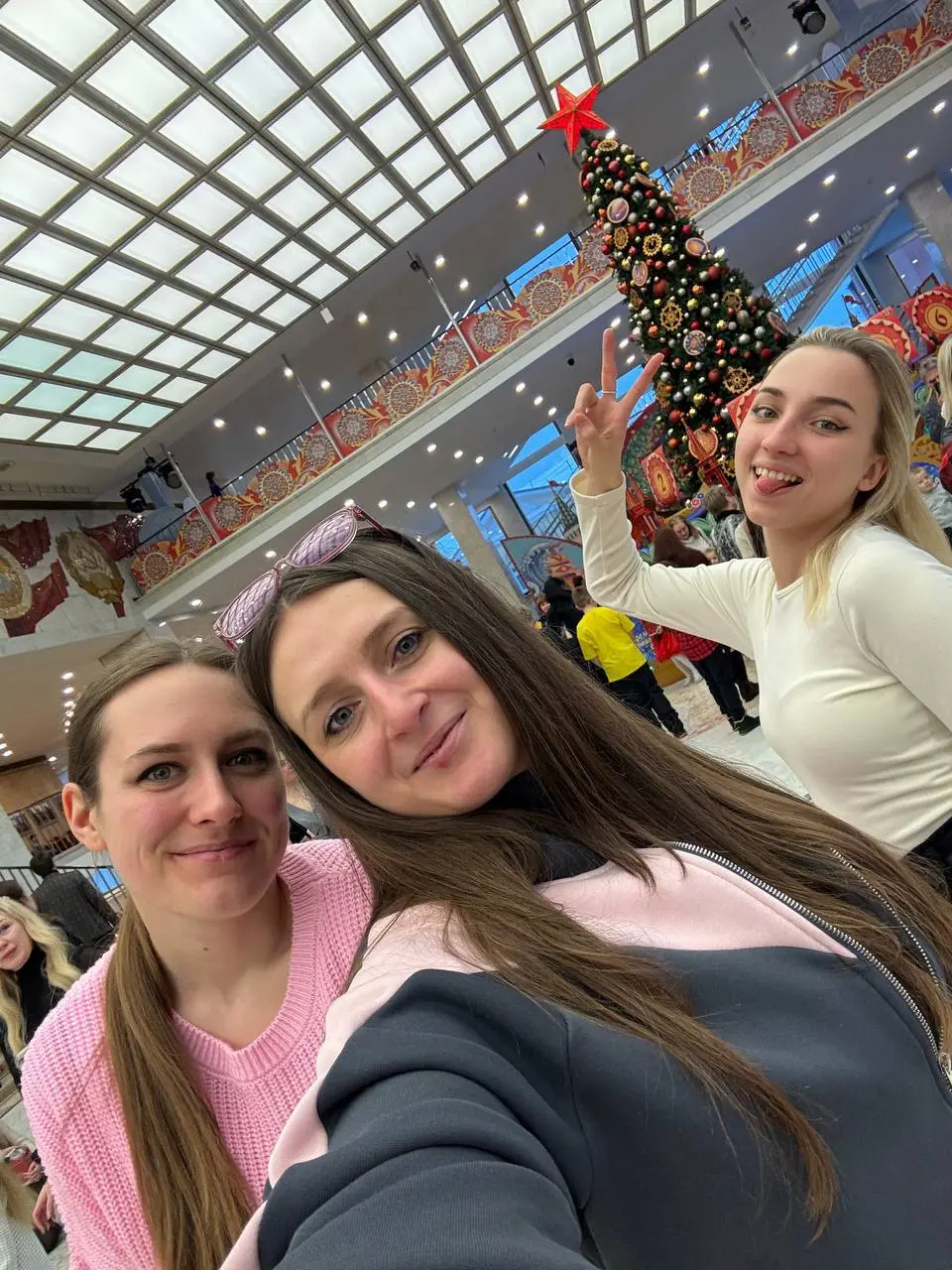 Новогодние гуляния🔥💃
Арбат и Новый и Старый🎄❤️🔥 очень красиво | Сетка — социальная сеть от hh.ru