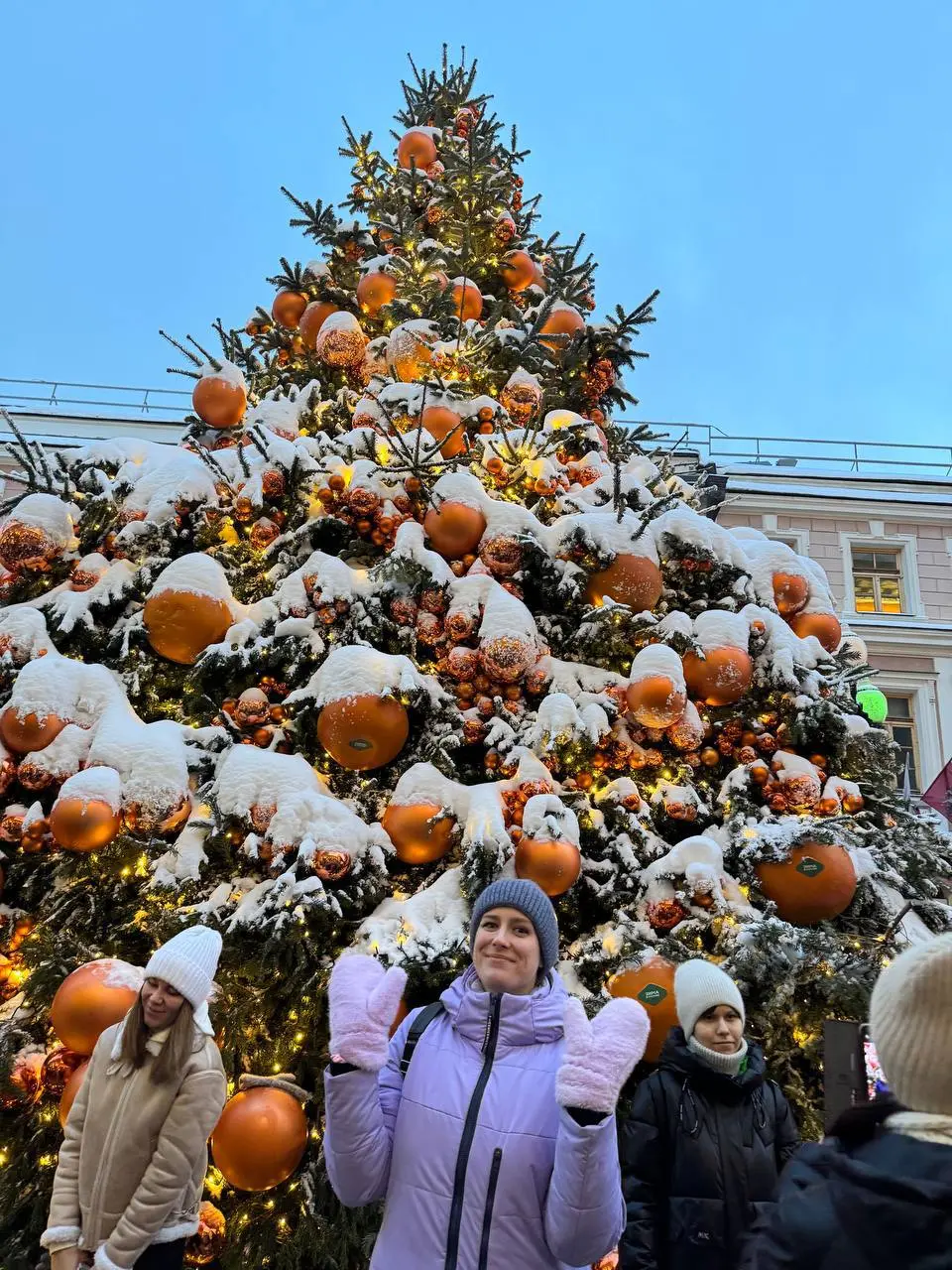 Новогодние гуляния🔥💃
Арбат и Новый и Старый🎄❤️🔥 очень красиво | Сетка — социальная сеть от hh.ru