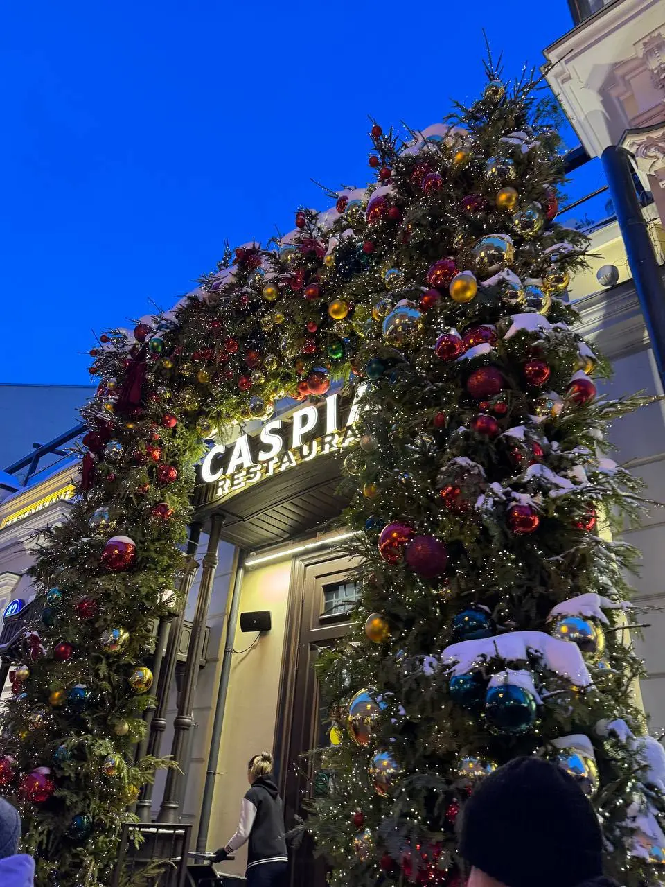Новогодние гуляния🔥💃
Арбат и Новый и Старый🎄❤️🔥 очень красиво | Сетка — социальная сеть от hh.ru