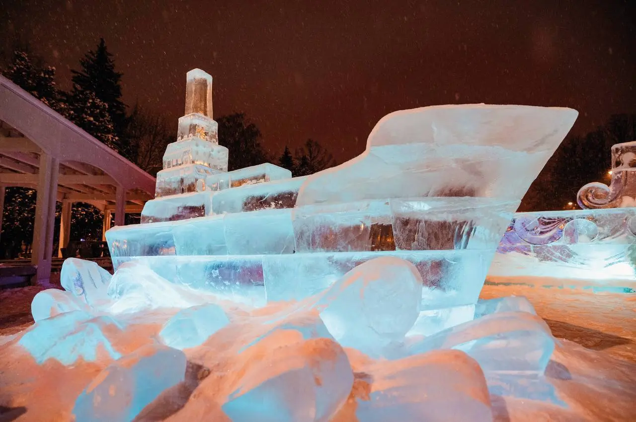 ❄️ Ледяной городок открыли на Северном речном вокзале
пн-вс: 12:00-20:00, в выходные и праздничные дни: 10:00-22:00
В центре ледяной застройки находится большой лабиринт и горки с тюбингом | Сетка — социальная сеть от hh.ru