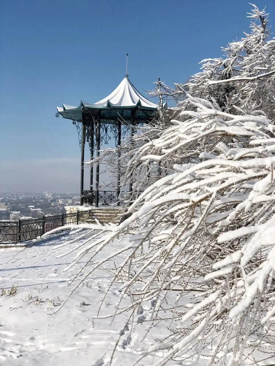 Зима в Пятигорске 🏙️❄️
Морозное дыхание окрасило город в белый саван
📸 Артём Мелетов
В этом посте были ссылки, но мы их удалили по правилам Сетки | Сетка — социальная сеть от hh.ru
