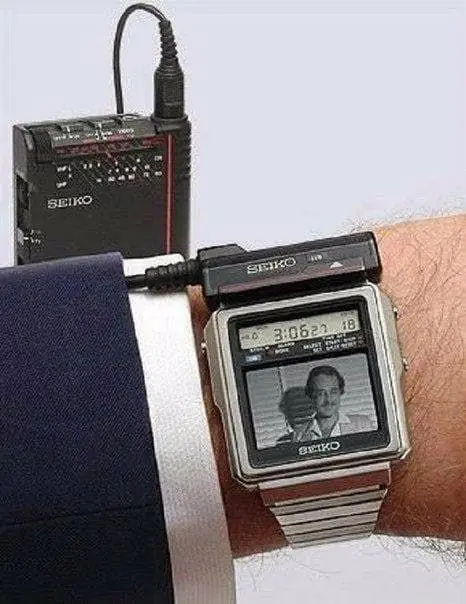 Часы фирмы Seiko с телевизором. Япония, 1982 год. | Сетка — социальная сеть от hh.ru