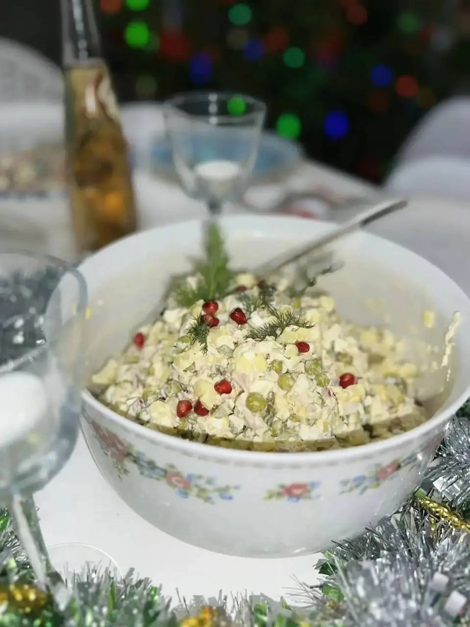 🎄 Как мы встретили этот Новый год
Он получился… не таким, как планировали.
Но, наверное, именно таким, каким был нужен.
Утром 31-го заболели Демьян и Родион.
Высокая температура, слабость | Сетка — социальная сеть от hh.ru