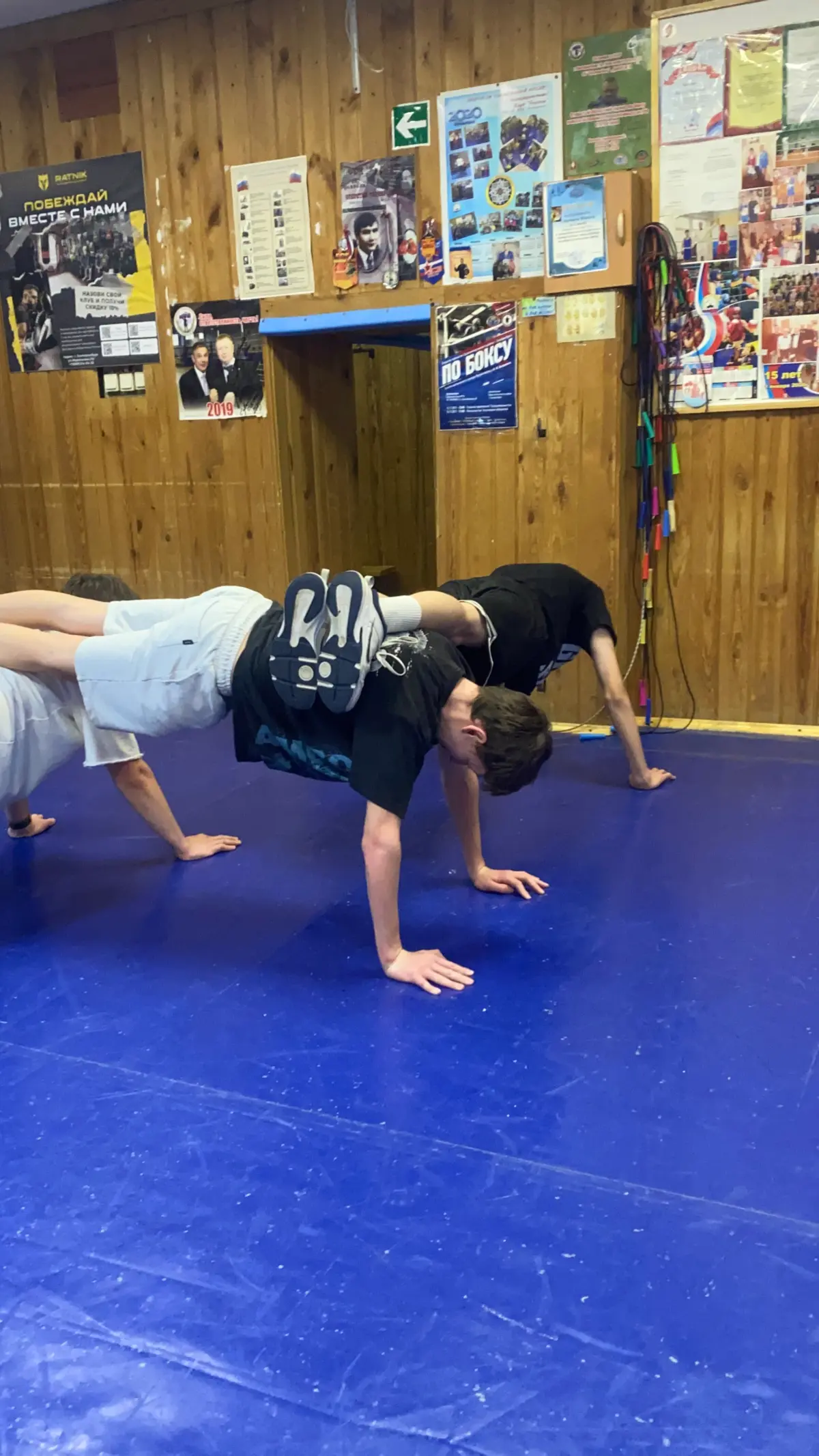 512 день дневник  
Новый год — новые вызовы! А мы уже в бою! 💥  
Праздники прошли, а значит — пора с новыми силами браться за свои цели | Сетка — социальная сеть от hh.ru