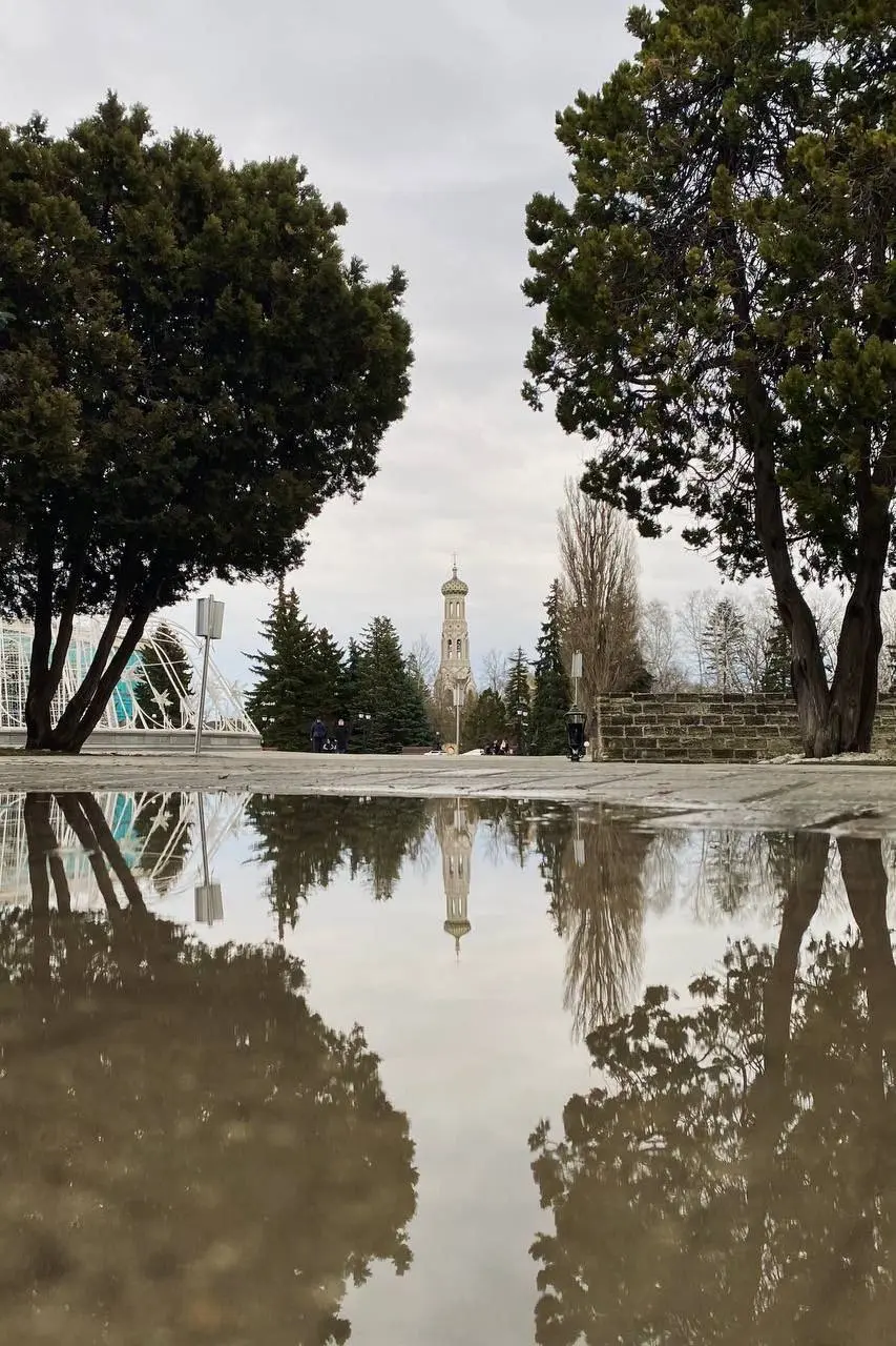 Прогулка по центру
📸 Karandash
🤩Подписаться | Прислать новость
В этом посте были ссылки, но мы их удалили по правилам Сетки | Сетка — социальная сеть от hh.ru