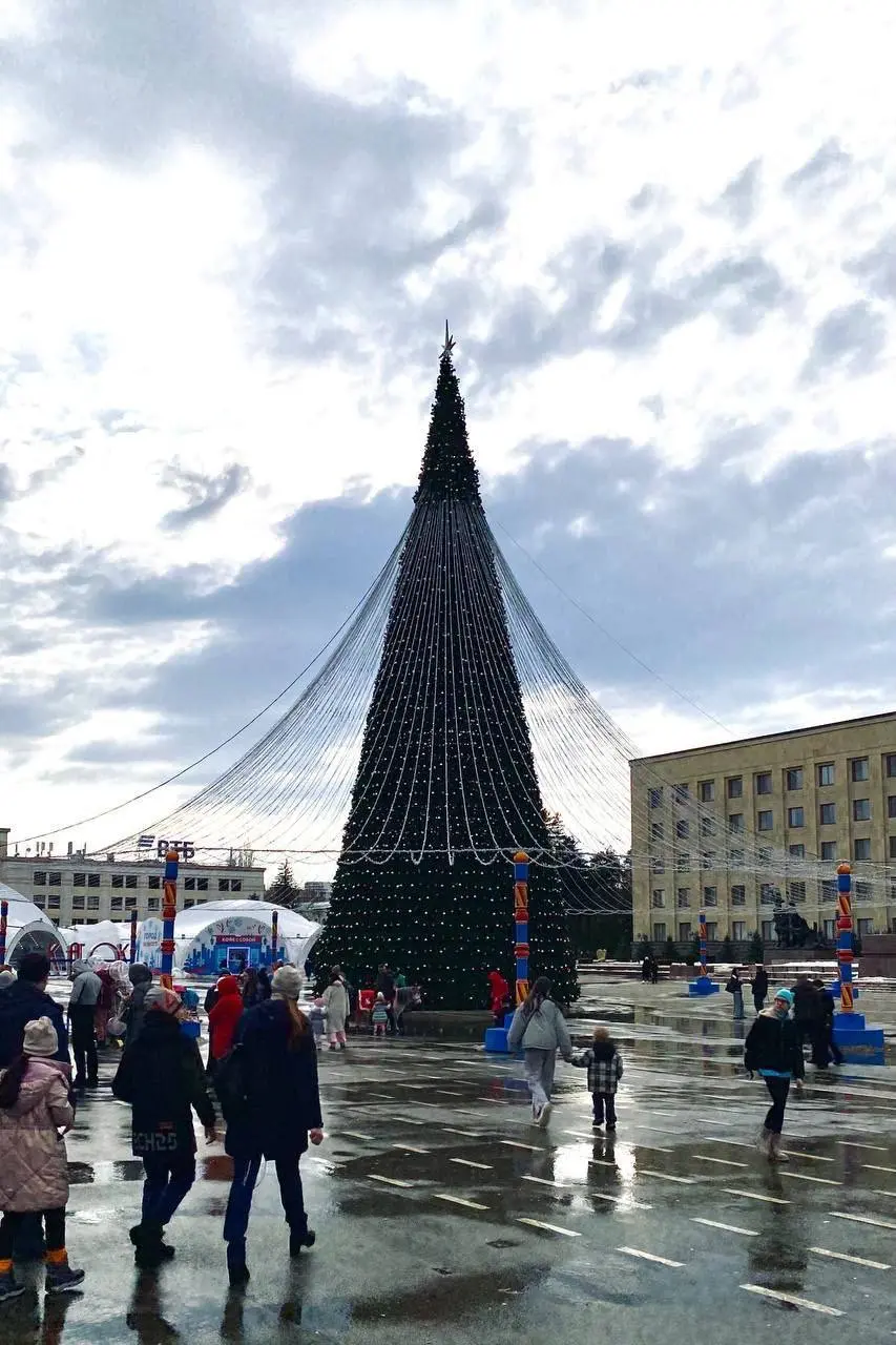 Прогулка по центру
📸 Karandash
🤩Подписаться | Прислать новость
В этом посте были ссылки, но мы их удалили по правилам Сетки | Сетка — социальная сеть от hh.ru