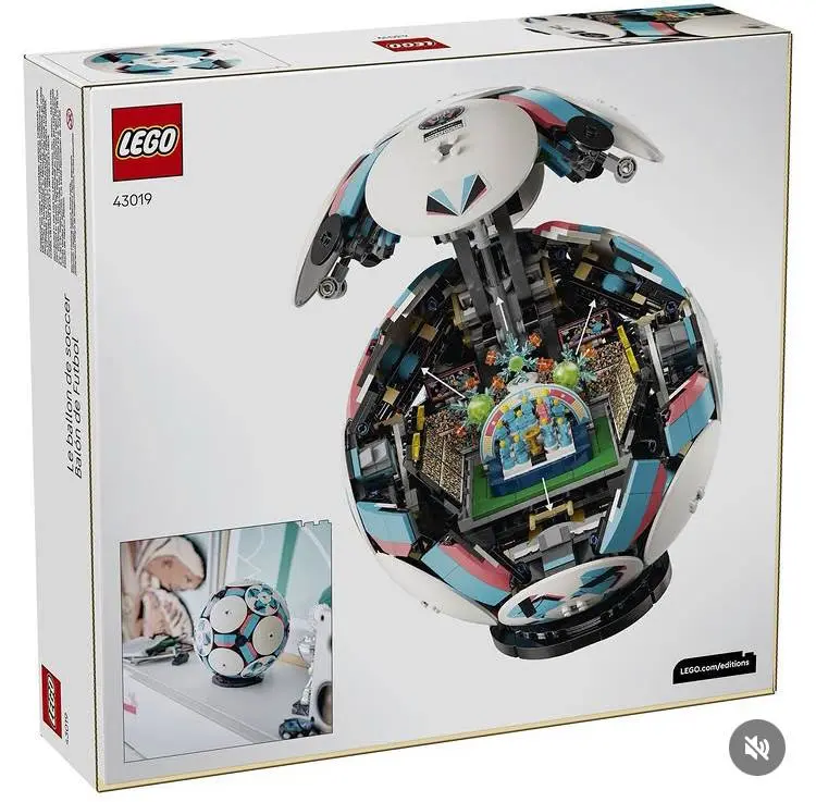 LEGO выпустит набор с футбольным мячом, посвящённый Чемпионату 2026 года.
В нём будет 1498 деталей, а сам мяч раскрывается и внутри будет мини-стадион с полем, трибунами и фигурками | Сетка — социальная сеть от hh.ru