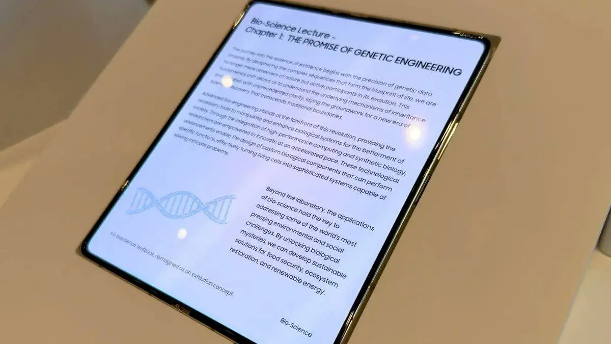 Samsung на CES 2026 показала прототип складной OLED‑панели без визуальной вмятины по линии сгиба, причём прямо на стенде дают сравнить её с текущими складными устройствами. | Сетка — социальная сеть от hh.ru