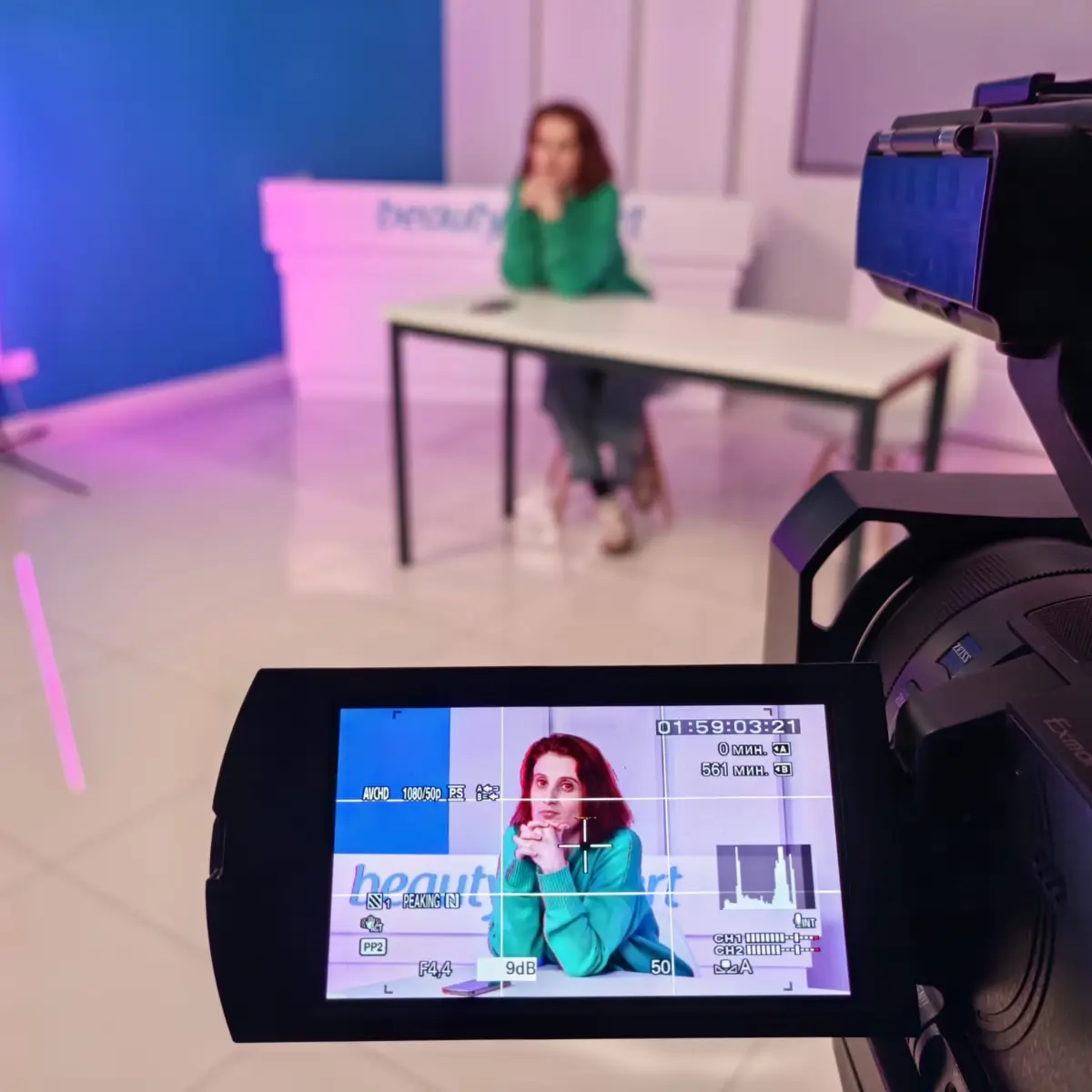 Всем привет! 👋
Многие спрашивают, чем я сейчас живу и дышу. Рассказываю коротко и по делу!
Мой профессиональный путь - это 8 лет в продажах и работе с ключевыми клиентами | Сетка — социальная сеть от hh.ru