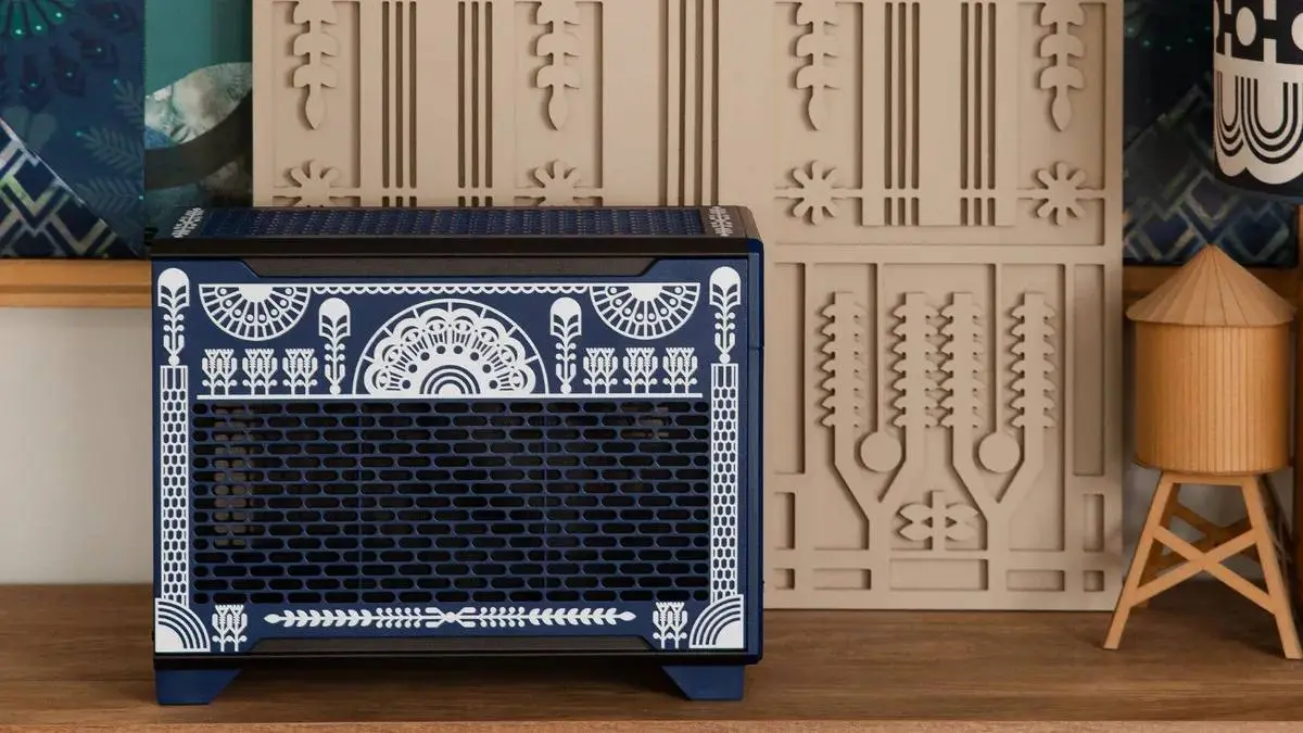 На выставке электроники CES представили новый дизайн PC-корпуса TR100 в коллаборации с французской художницей Koralie | Сетка — социальная сеть от hh.ru