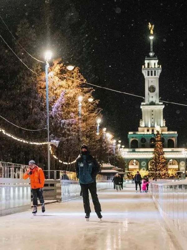 ⛸️Бесплатный каток в парке Северного речного вокзала
Вт-Чт 10:00–22:00
Пт-Вс и праздничные дни 10:00–23:00
Здесь работает уникальный зимний каток: лед покрыл большую часть парковой зоны и даже фонтанн... | Сетка — социальная сеть от hh.ru
