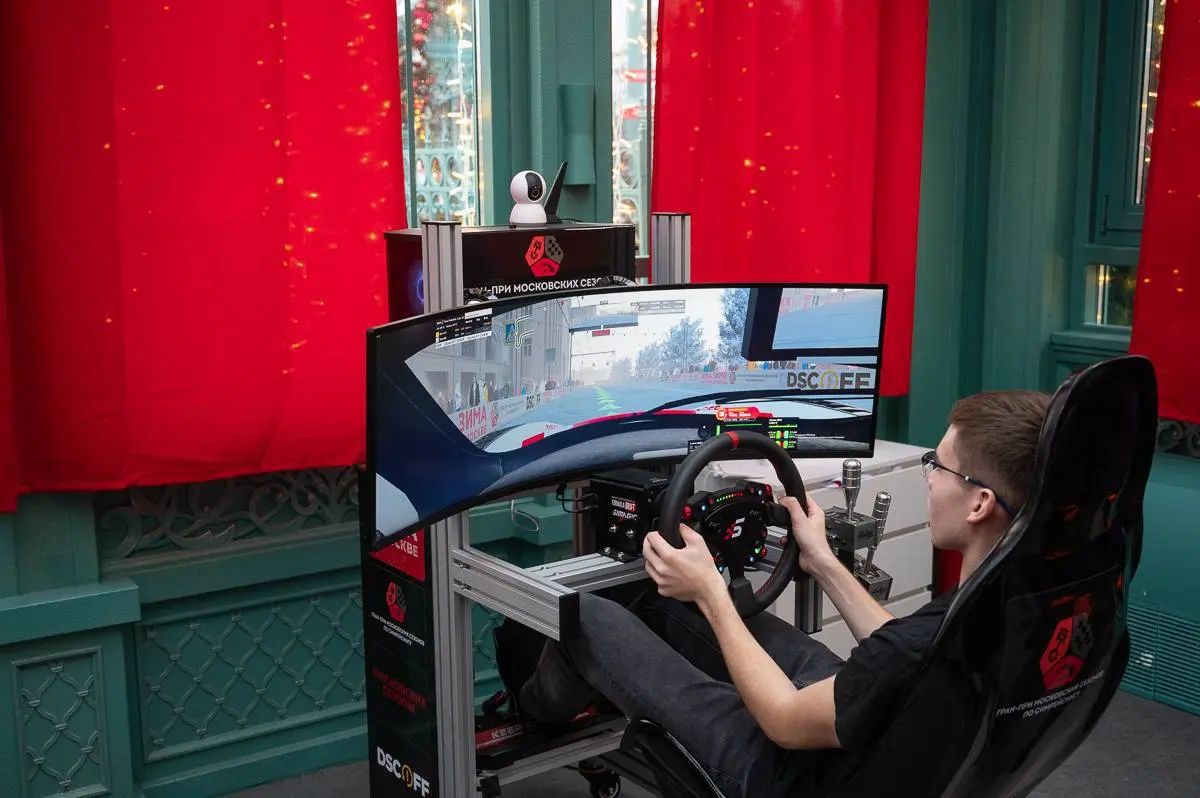 🏎️ Бесплатно поиграть на автосимуляторах можно на площадках «Московских сезонов»
по 11 января 12:00-20:00
К заездам допускаются участники старше 13 лет и ростом от 150 до 210  см
▫️Регистрация проходи... | Сетка — социальная сеть от hh.ru