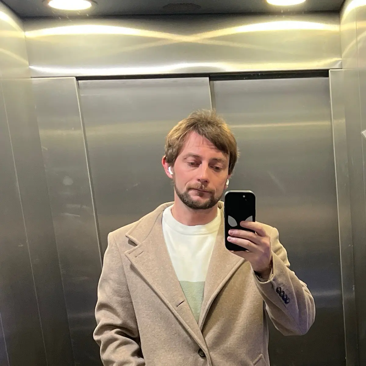 Artem Krasnikov | Сетка — социальная сеть от hh.ru