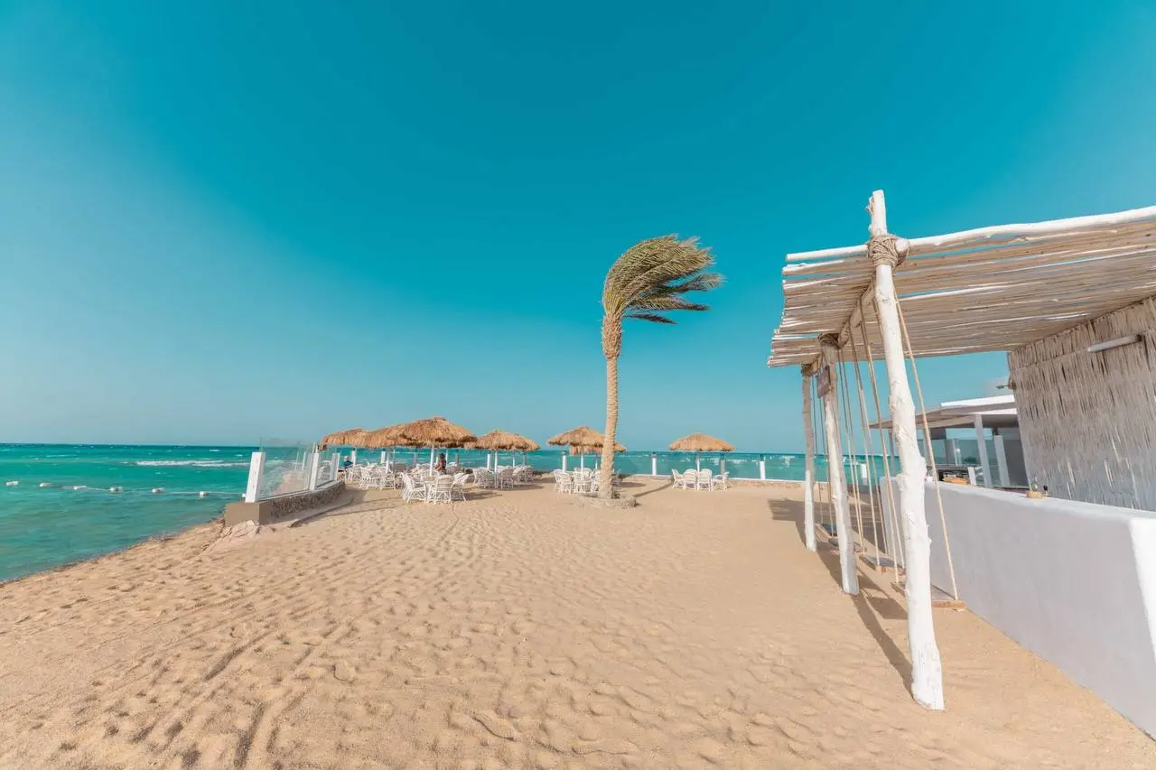 SUNRISE MERAKI RESORT 4* — клубный бохо-отель, с акцентом на вечеринки, диджеев и активную ночную жизнь.
▫️Понравится шумным компаниям или любителям тусовочного отдыха | Сетка — социальная сеть от hh.ru