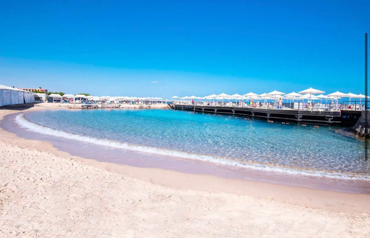 SUNRISE MERAKI RESORT 4* — клубный бохо-отель, с акцентом на вечеринки, диджеев и активную ночную жизнь.
▫️Понравится шумным компаниям или любителям тусовочного отдыха | Сетка — социальная сеть от hh.ru