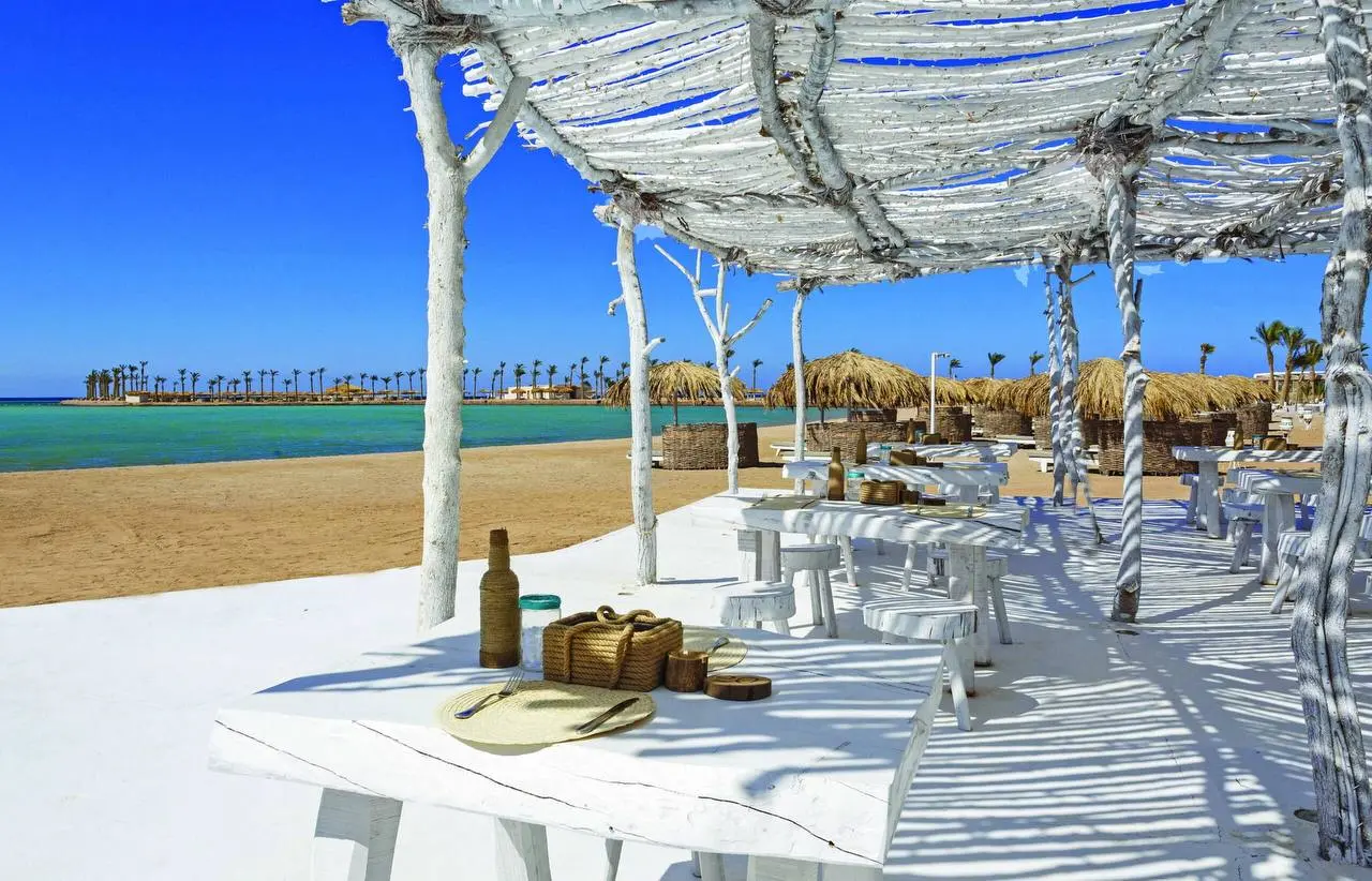 SUNRISE MERAKI RESORT 4* — клубный бохо-отель, с акцентом на вечеринки, диджеев и активную ночную жизнь.
▫️Понравится шумным компаниям или любителям тусовочного отдыха | Сетка — социальная сеть от hh.ru