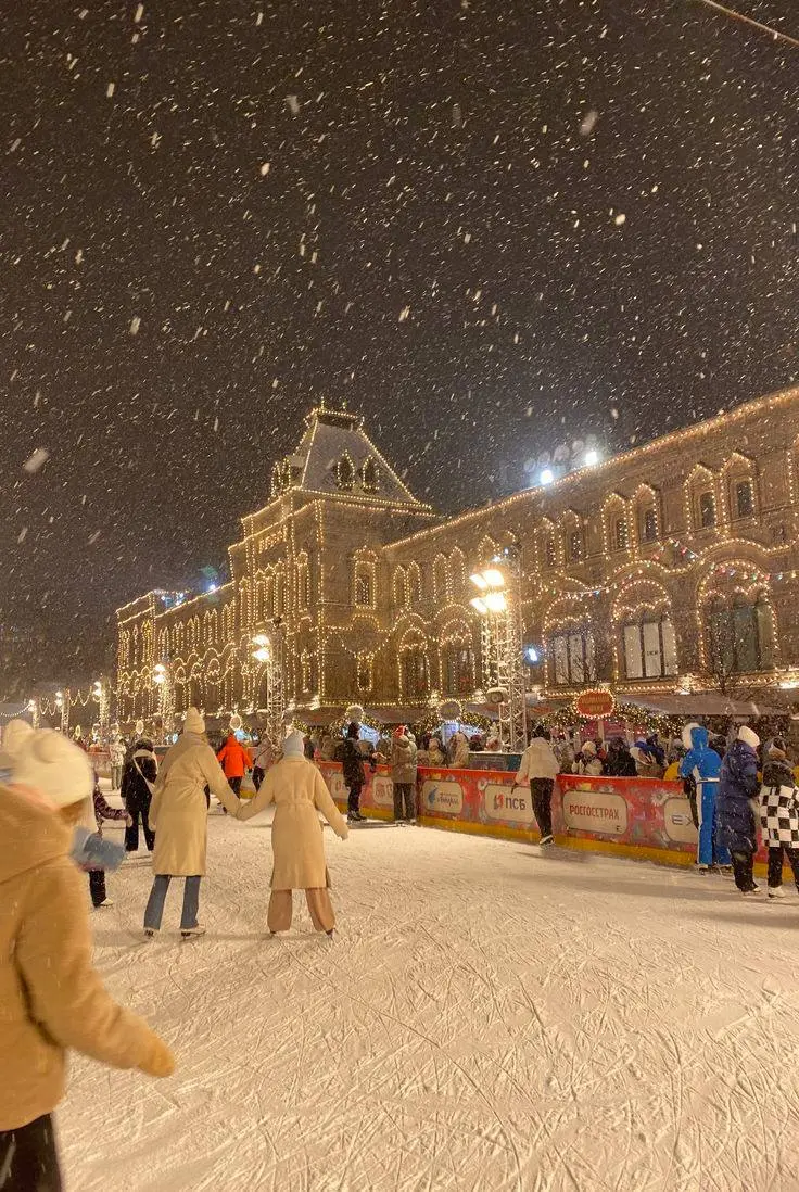 ❄️В Москву придёт вторая волна циклона «Фрэнсис»
13 и 14 января сугробы могут вырасти до метра | Сетка — социальная сеть от hh.ru