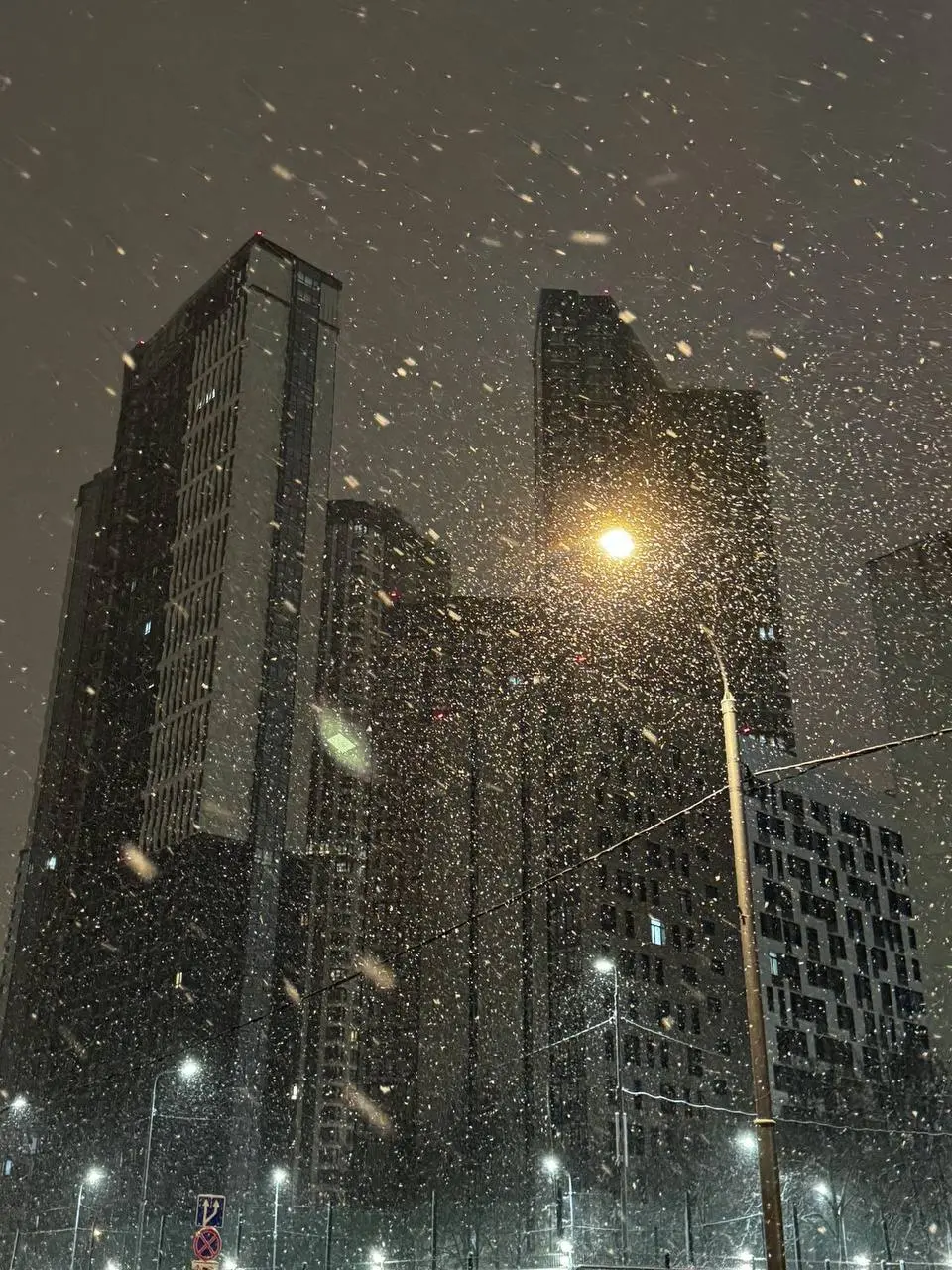 ❄️В Москву придёт вторая волна циклона «Фрэнсис»
13 и 14 января сугробы могут вырасти до метра | Сетка — социальная сеть от hh.ru