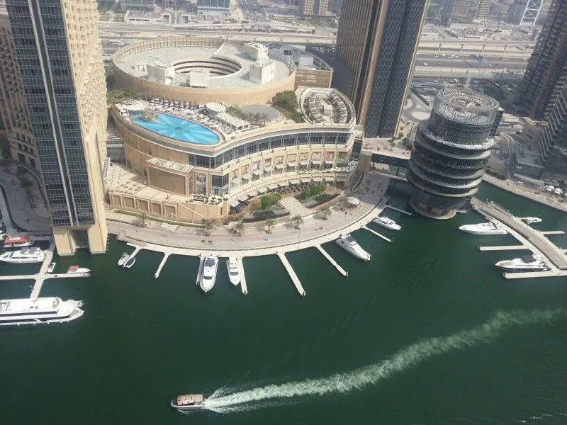 Торговый центр Marina Mall (Дубай)
Расположение: престижный район Марина (Дубай).
Транспортная доступность: выходы к центральной автомобильной дороге ОАЭ и набережной Марины | Сетка — социальная сеть от hh.ru