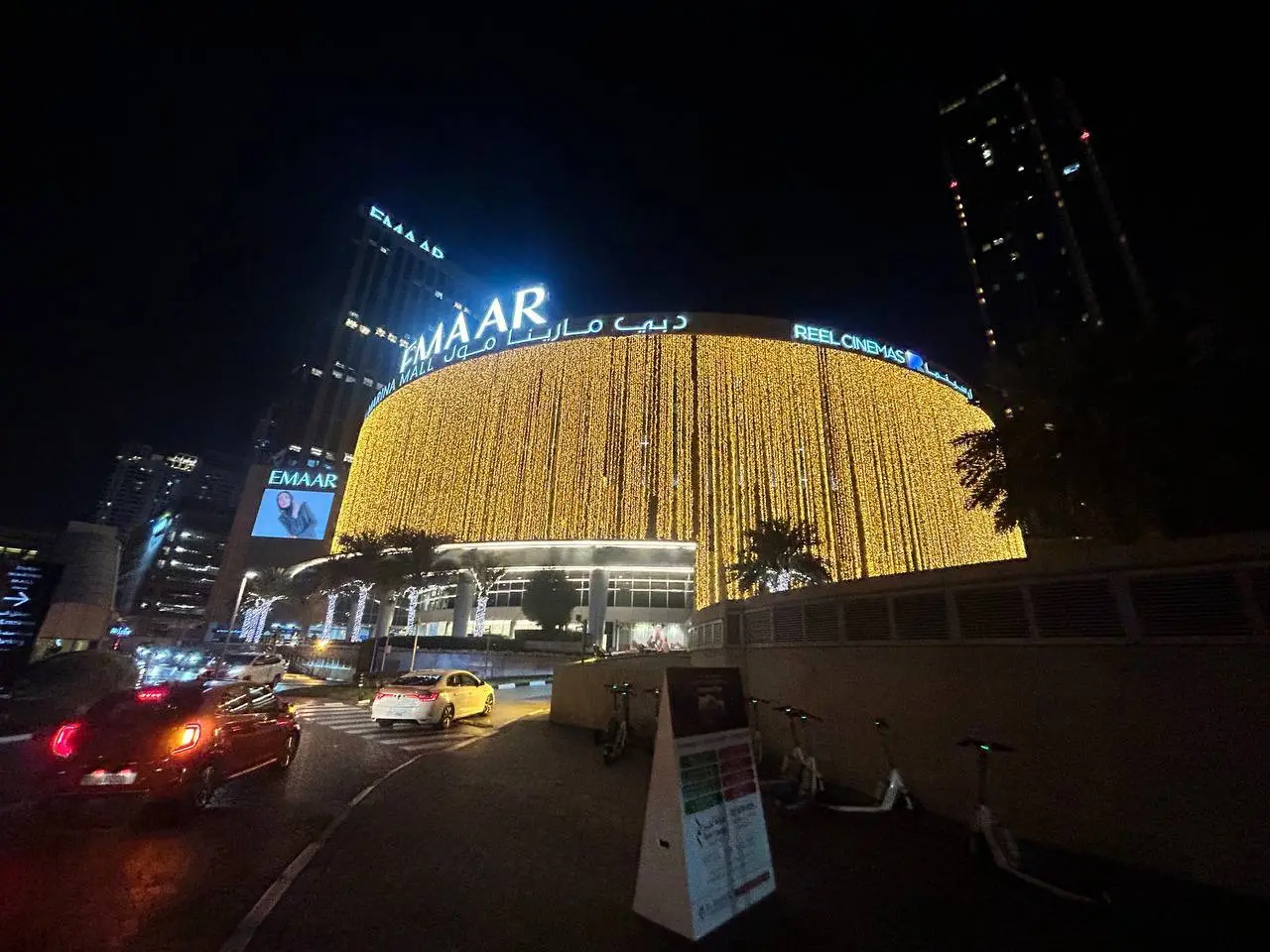 Торговый центр Marina Mall (Дубай)
Расположение: престижный район Марина (Дубай).
Транспортная доступность: выходы к центральной автомобильной дороге ОАЭ и набережной Марины | Сетка — социальная сеть от hh.ru