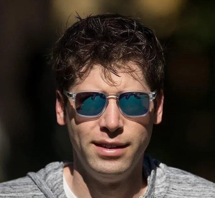 OpenAI выплатила каждому сотруднику по миллиону долларов
OpenAI начислила каждому сотруднику новогодний бонус акциями на сумму около $1.5 млн (примерно ₽117 млн) | Сетка — социальная сеть от hh.ru