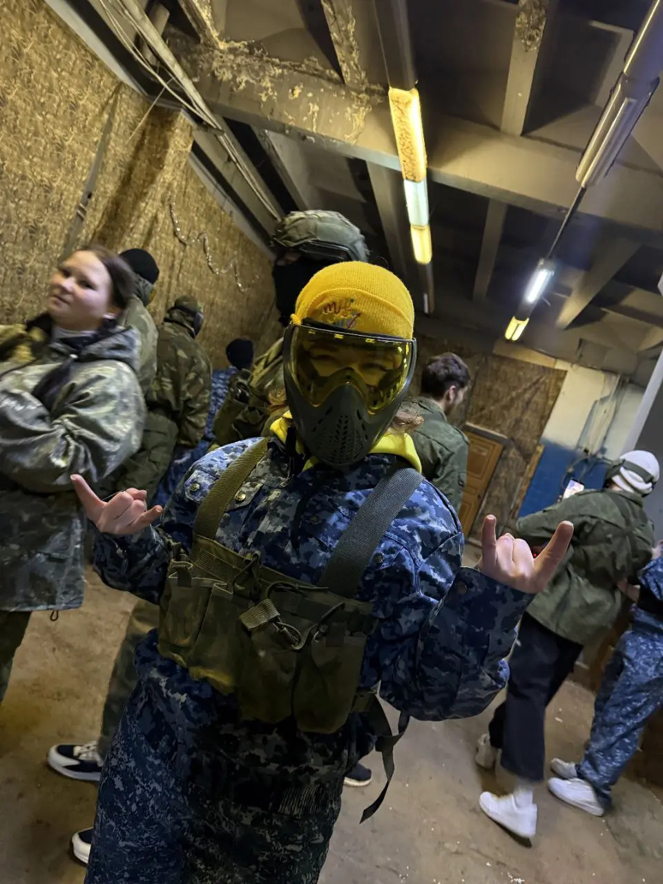 Страйкбол прошёл, итоги:
2 день как у меня болят ноги и я хожу дёрганно, садиться и вставать — это вообще целое испытание😁
Но мне очень понравилось, особенно тем, что напрягаются и все мышцы, и при эт... | Сетка — социальная сеть от hh.ru