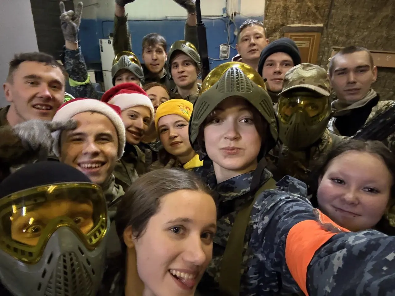 Страйкбол прошёл, итоги:
2 день как у меня болят ноги и я хожу дёрганно, садиться и вставать — это вообще целое испытание😁
Но мне очень понравилось, особенно тем, что напрягаются и все мышцы, и при эт... | Сетка — социальная сеть от hh.ru