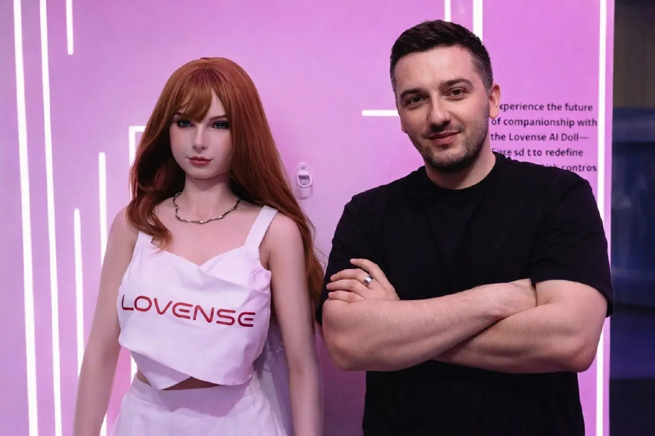 🤖🔥 СЕКС-РОБОТЫ С ПАМЯТЬЮ?
CES 2026 показала, куда идет мир интимности
📱На крупнейшей мировой технологической выставке CES 2026 в Лас-Вегасе представили очередной поворот индустрии — секс-робота Emily,... | Сетка — социальная сеть от hh.ru