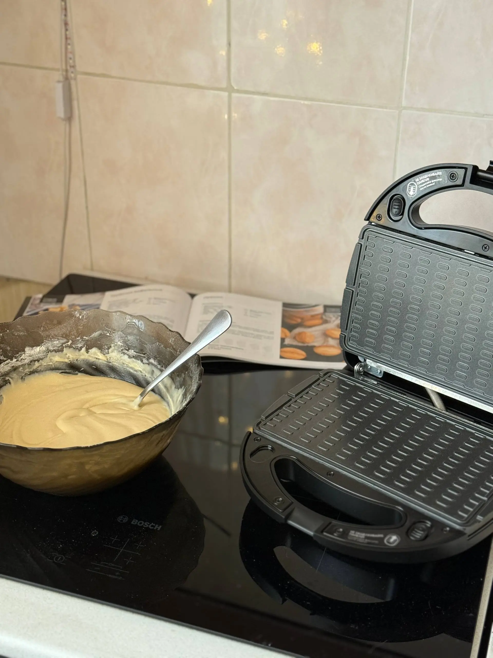 Я уже попробовала сделать вафли, получилось очень вкусно 🤤
Встали сегодня в 7 утра, в надежде восстановить режим) посмотрим, сработает или нет 😅 На улице просто какой-то треш происходит, я туда выходи... | Сетка — социальная сеть от hh.ru