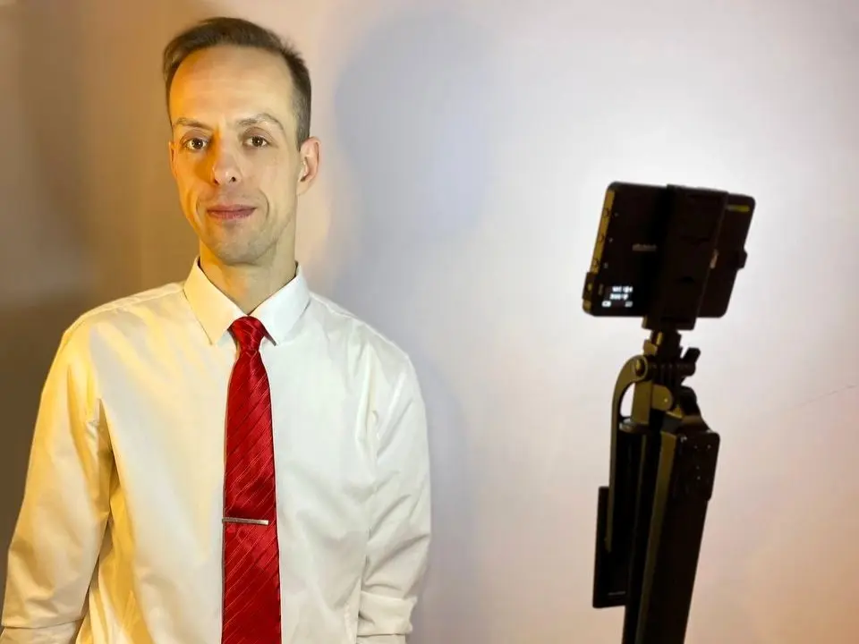 4 главные боли бизнеса, из‑за которых вы теряете деньги (и как их вылечить)  
За свои 40 с небольшим лет я успел побывать и наёмным сотрудником и предпринимателем | Сетка — социальная сеть от hh.ru