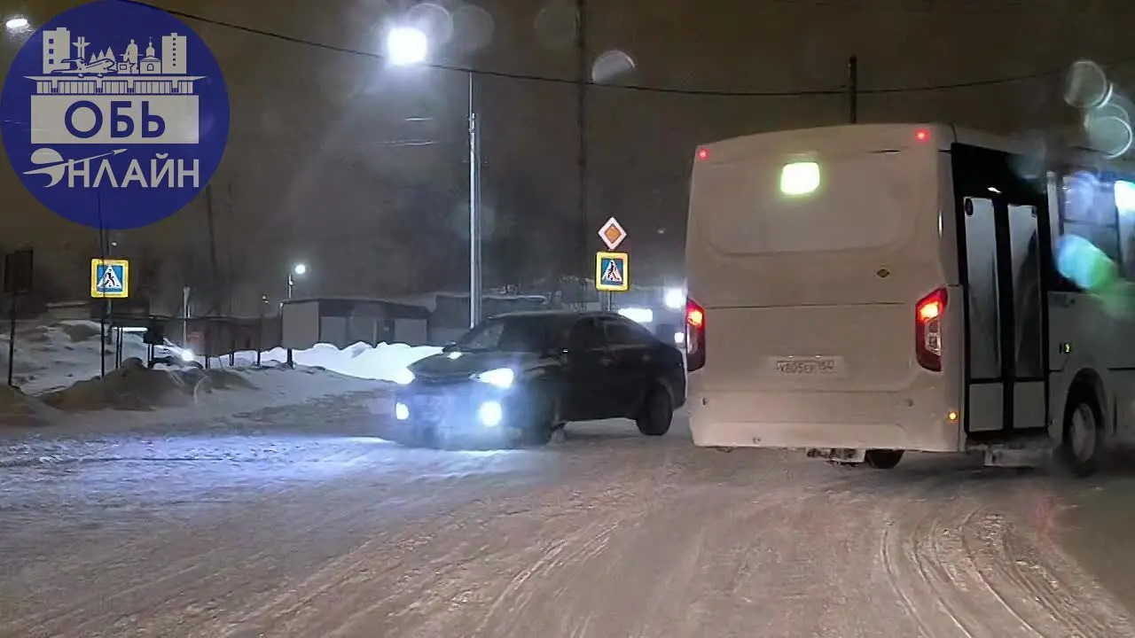 ↗ Сегодня утром водитель автобуса номер 228 забыл остановиться на остановке в Красноглинном.Поворотник тоже забыл включить.И кто же там за рулём?А может уже автопилот?
vk.ru
Подробнее на https://vk | Сетка — социальная сеть от hh.ru