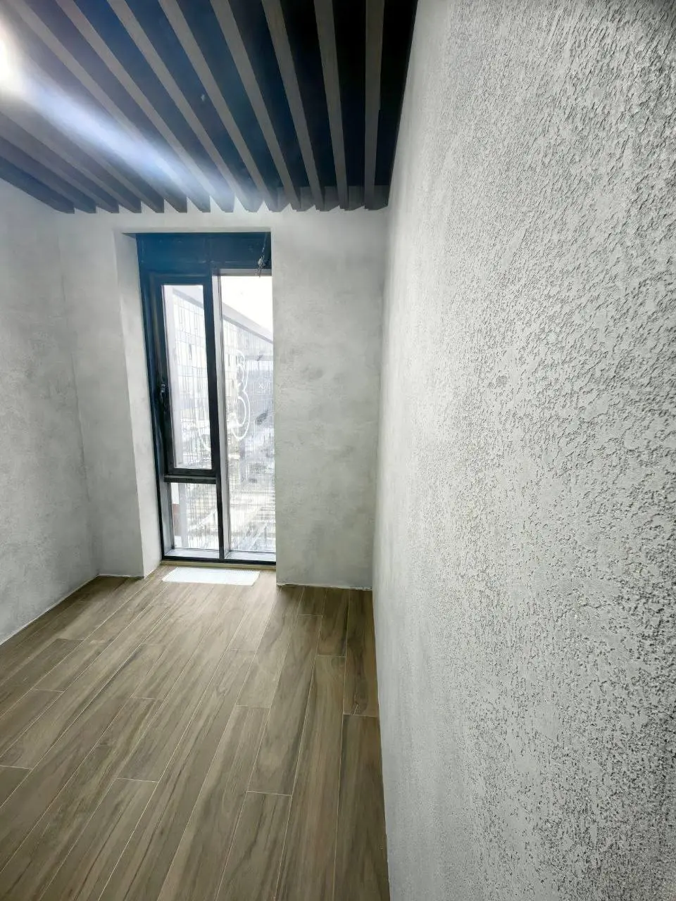 😯 Заказчики в восторге — а это для нас лучшая оценка работы!
На объекте завершили ключевой этап, и результат получился именно таким, как мы и задумывали 💪✨
🪨 Фактурные стены с благородной, живой повер... | Сетка — социальная сеть от hh.ru