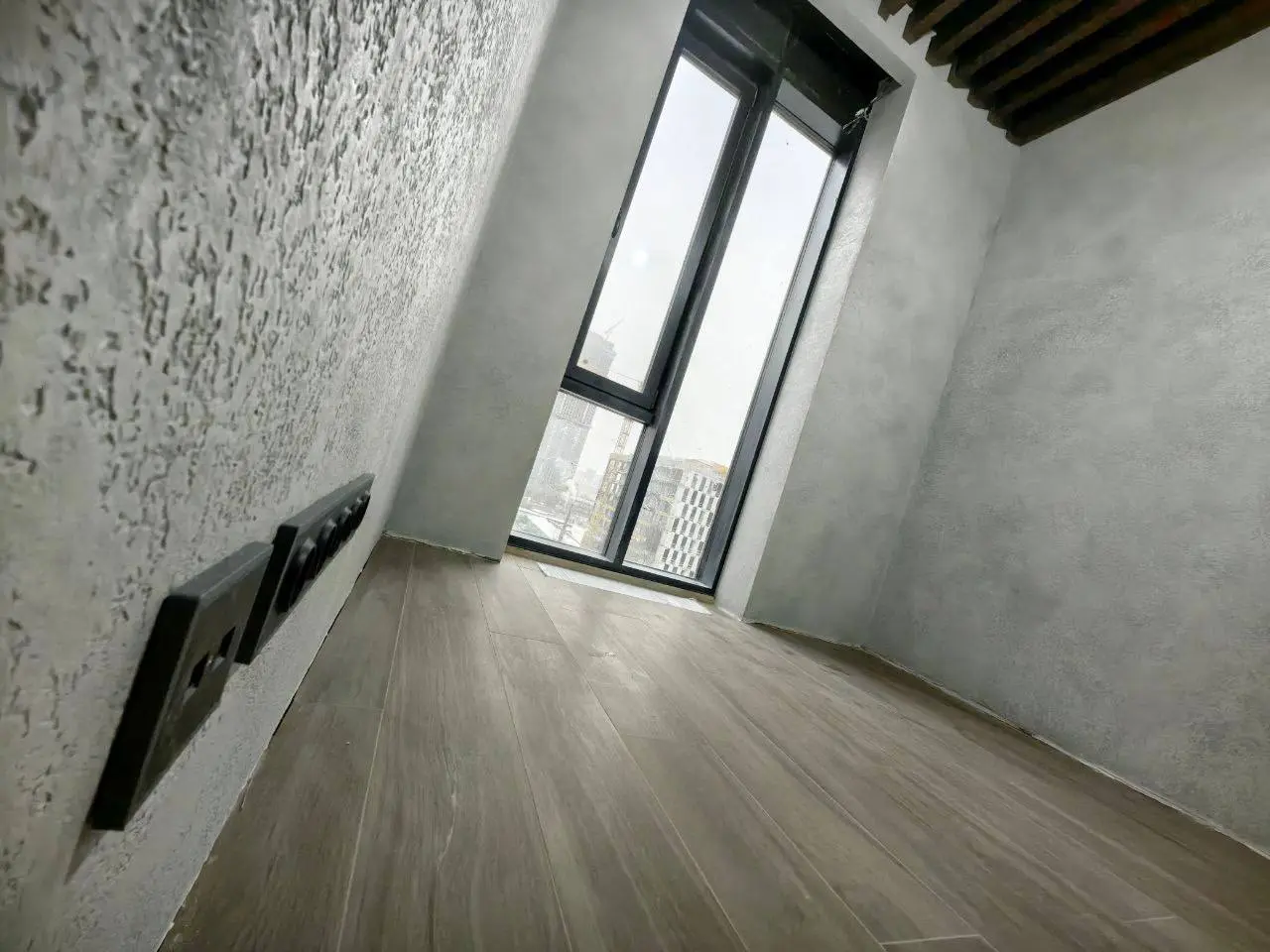 😯 Заказчики в восторге — а это для нас лучшая оценка работы!
На объекте завершили ключевой этап, и результат получился именно таким, как мы и задумывали 💪✨
🪨 Фактурные стены с благородной, живой повер... | Сетка — социальная сеть от hh.ru