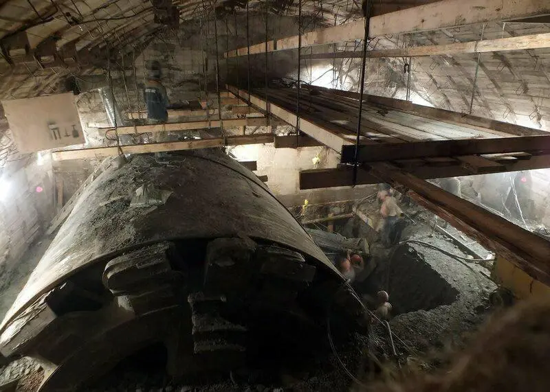 Перекресток Плесецкая / Комендантский: метро не будет, но копать станут знатно
На углу Плесецкой и Комендантского скоро появится классический питерский аттракцион: стройплощадка без будущей станции | Сетка — социальная сеть от hh.ru