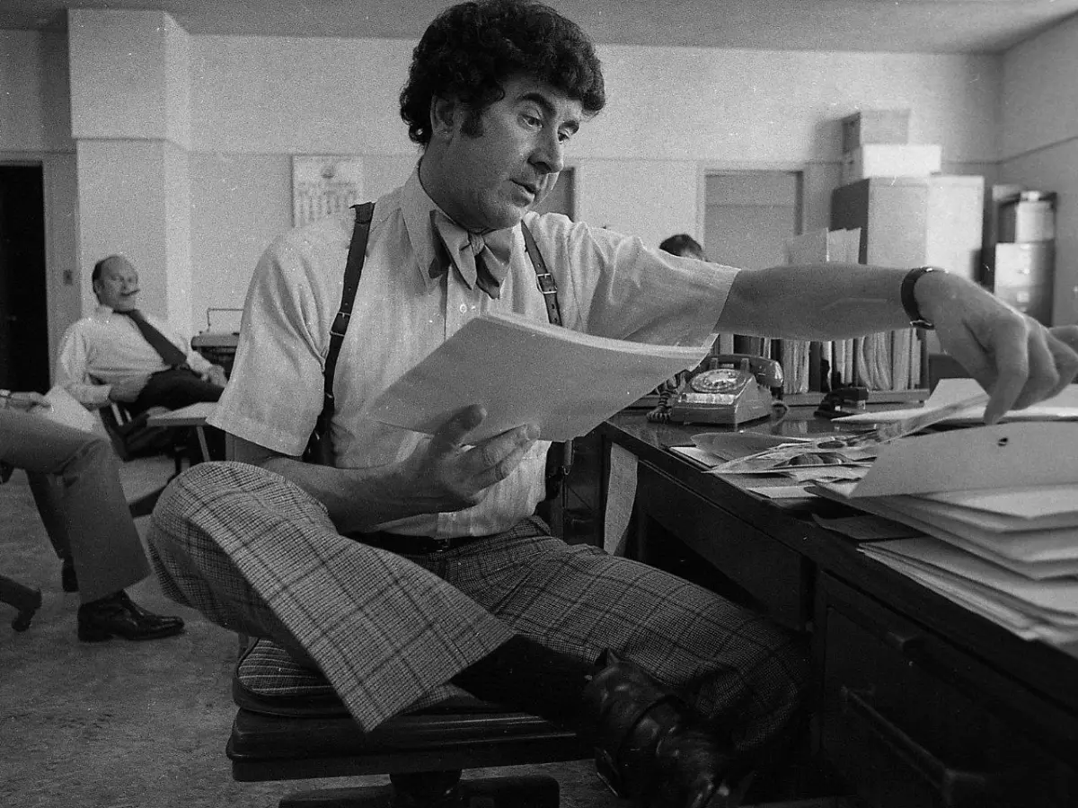 В тот декабрьский вечер 1968 года Дэвид Фарадей и Бэтти Лу Дженсен только-только начинали свой путь во взрослую жизнь. Он - в аккуратном свитере, она - в модном праздничном платье | Сетка — социальная сеть от hh.ru