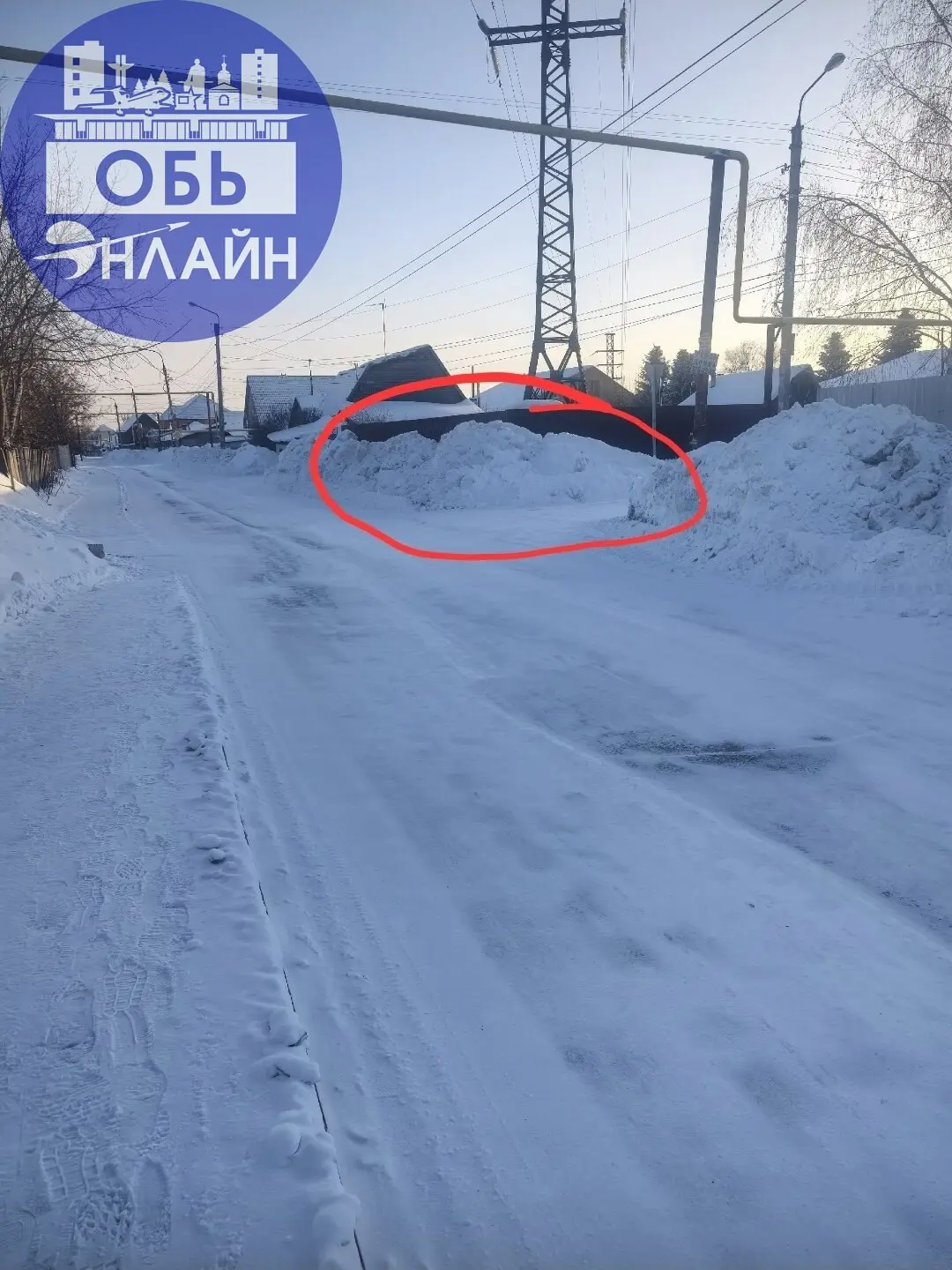 ↗ Пересечение улиц Байдукова и переулка Безымянный, данную кучу нагребли ещё в начале декабря, выходишь машину справа не видно, что касаемо выезда это просто наугад | Сетка — социальная сеть от hh.ru