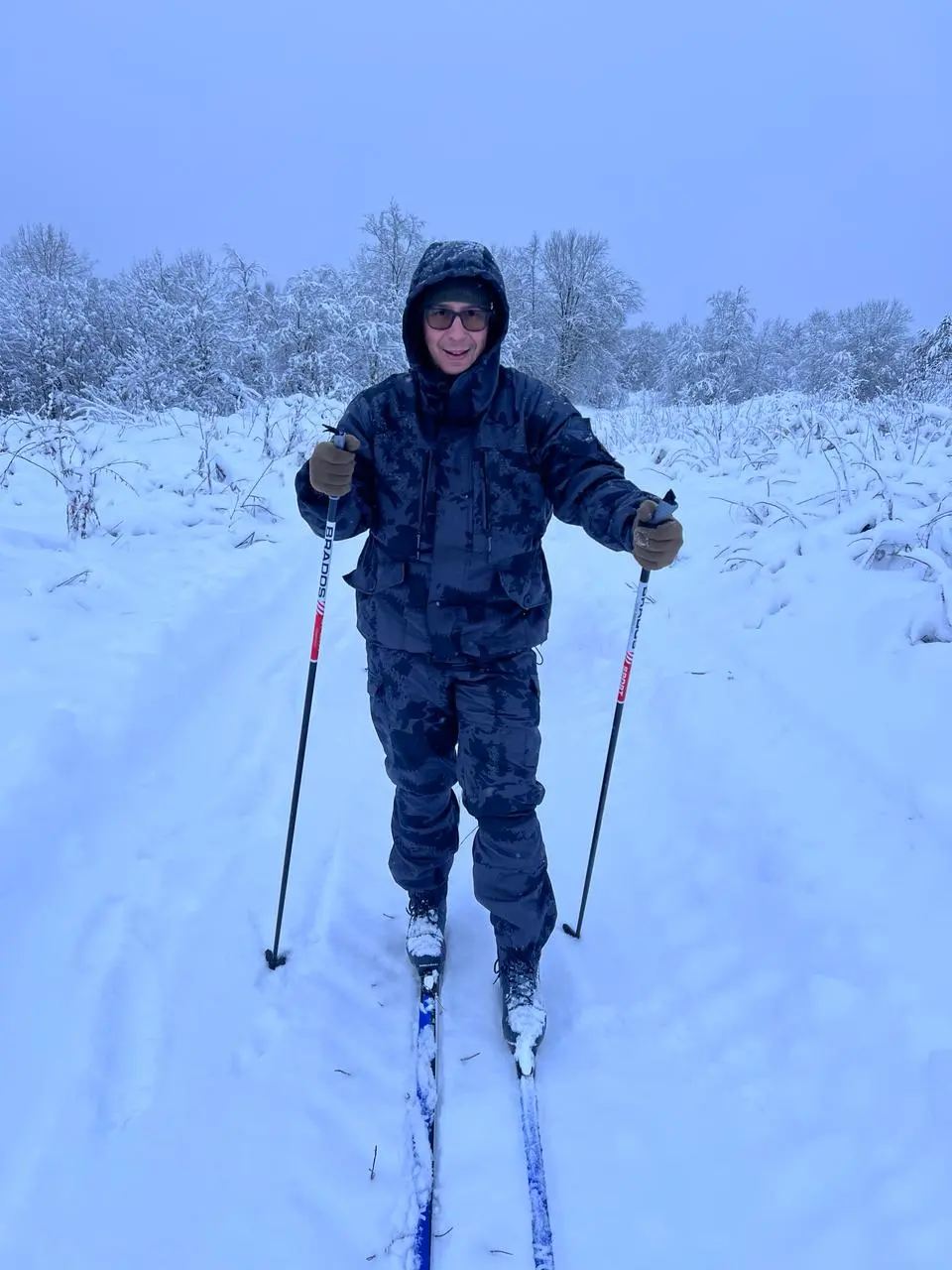 «Опять бросаю». И это цепляет людей.
Вчера встретился с бывшими коллегами. Все, как один, спросили:
- Как ты бросил курить? Тебе сейчас нормально? А вообще реально бросить?
Сегодня - то же самое | Сетка — социальная сеть от hh.ru