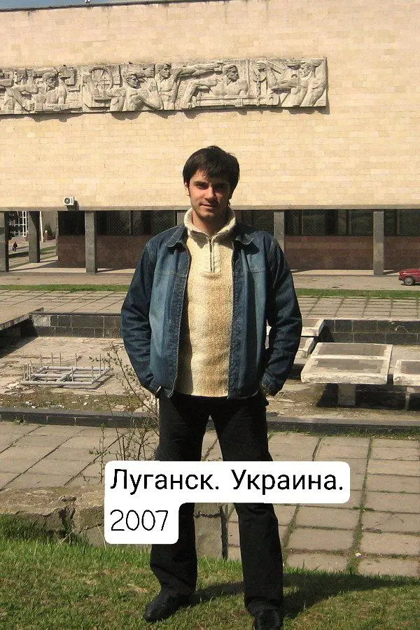 Эй, короче, чуваки!
Сейчас я вам кое-что забазарю — так бы начиналась наша беседа в девяностые, когда мне было двенадцать, я носил «Адидас» без шнурков и играл в «бандита» на районе | Сетка — социальная сеть от hh.ru
